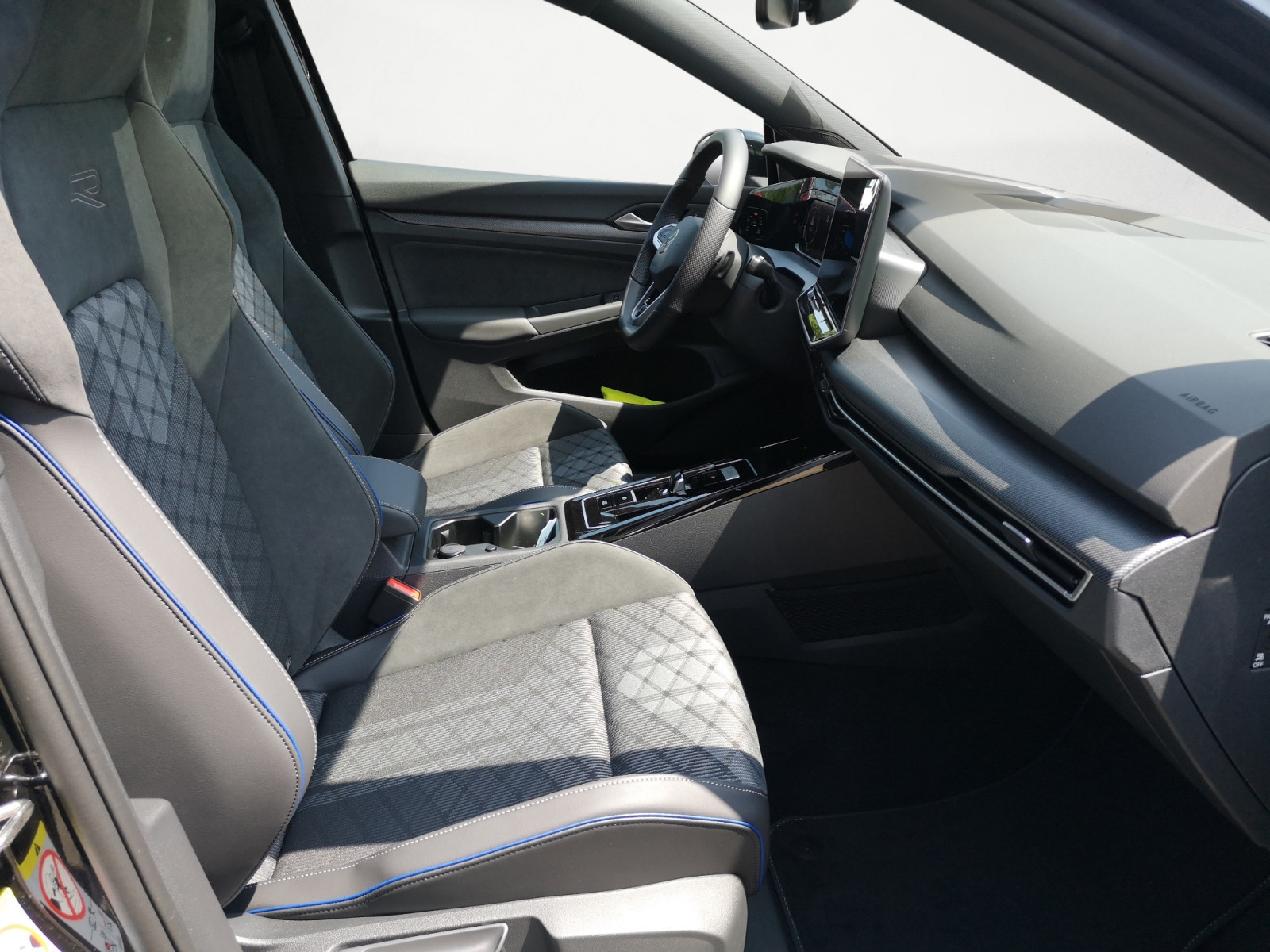 Volkswagen - Golf 1.5 TSI R-Line DSG #Panoramadach #HuD #LED