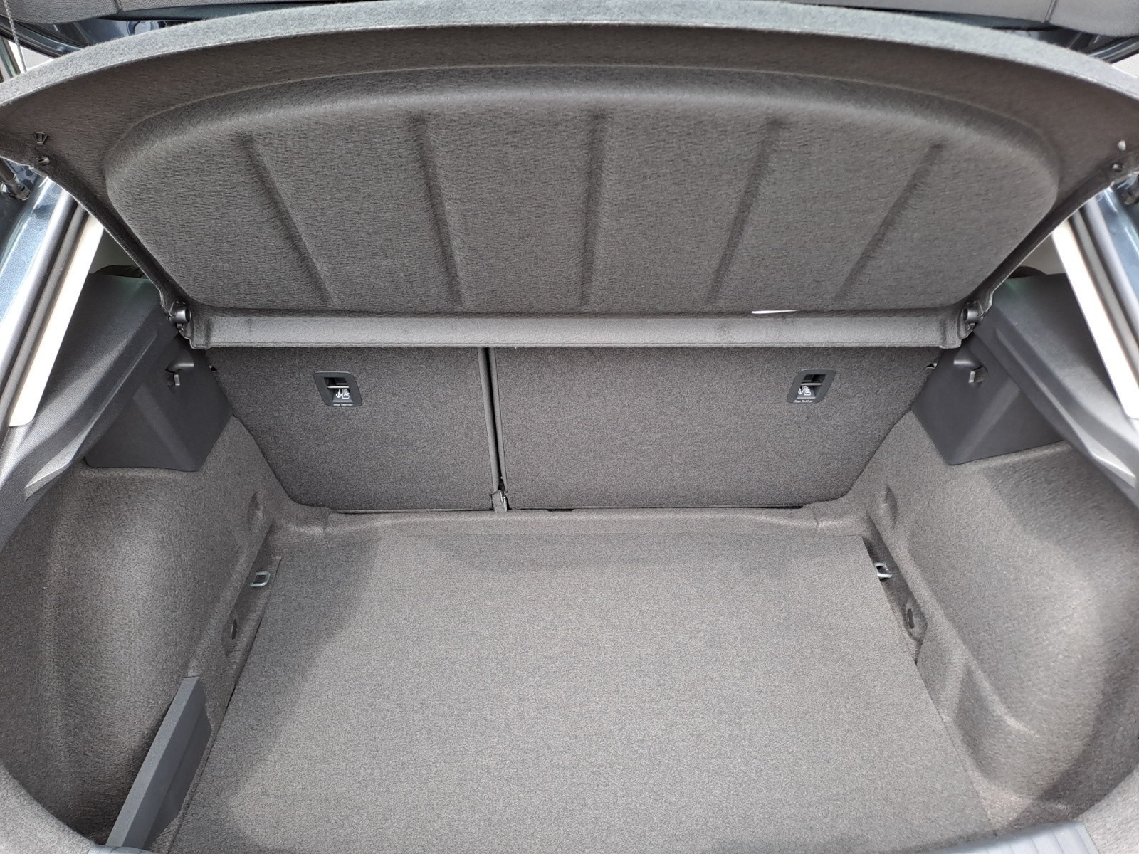 Seat - Leon Road Edition 1.5 eTSI  7-Gang-DSG