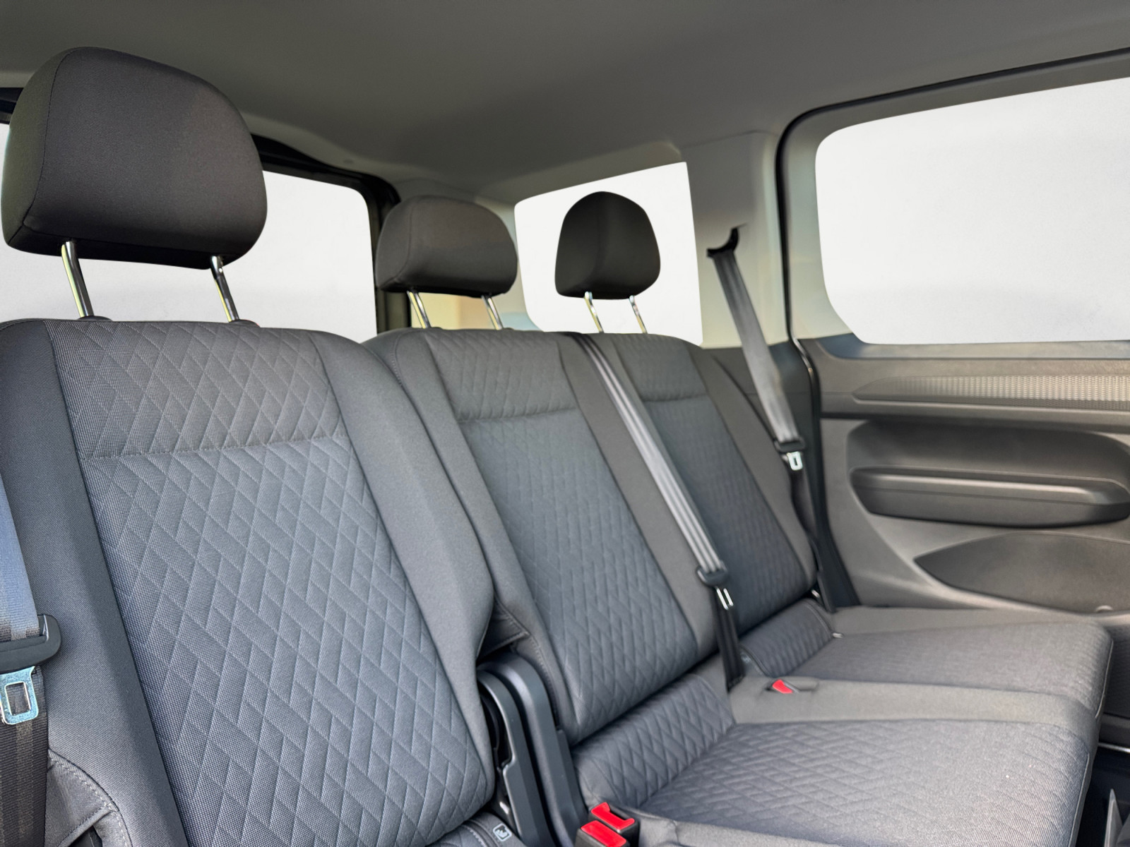 Volkswagen - Caddy Life 5-Sitzer 2,0 l TDI EU6 SCR Frontantrieb 7-Gang-DSG Radst. 2755 mm