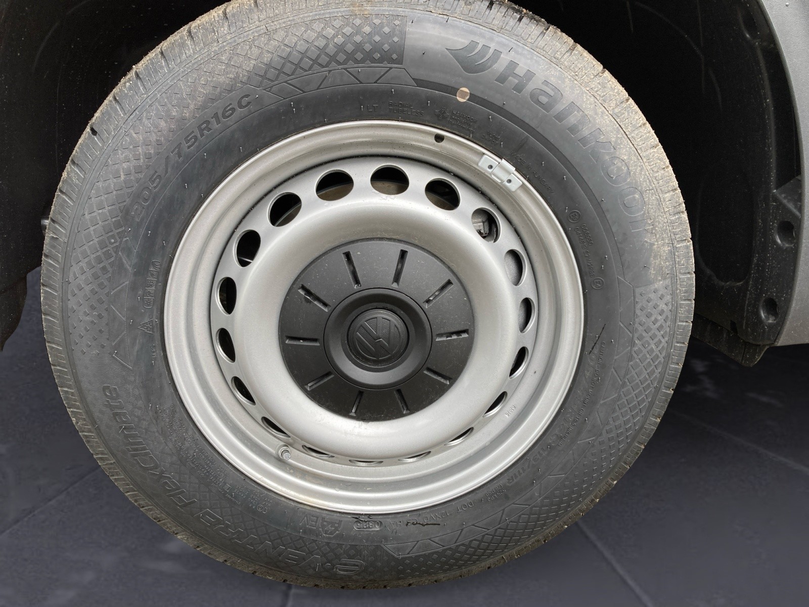 Volkswagen - Crafter 35 Kasten HD 2,0 l  Fronta ntrieb 6-Gang Radst. 4490 mm