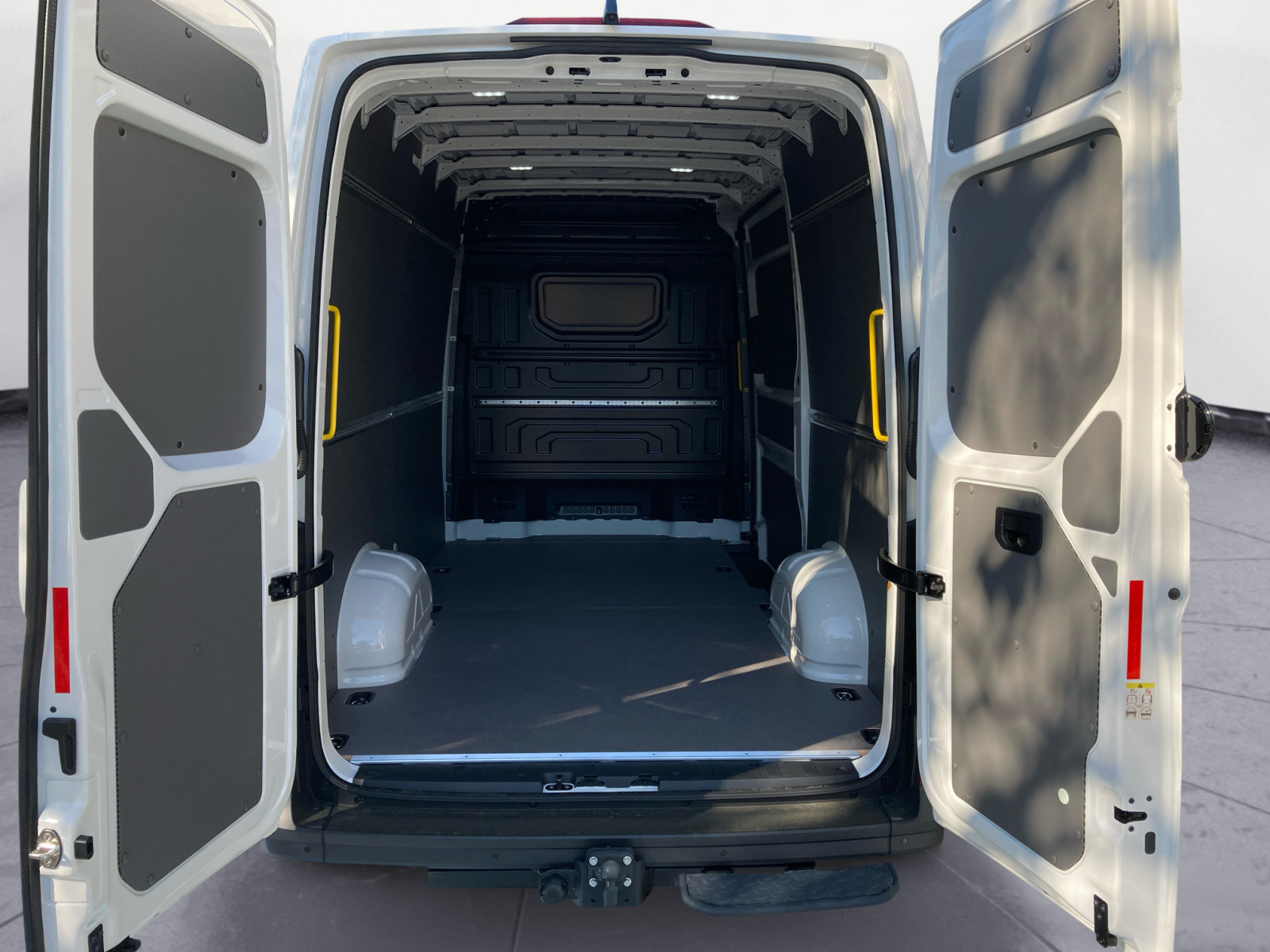 Volkswagen - Crafter 35 Kasten 2,0 l  Frontantrieb 6-Gang Radst. 3640 mm