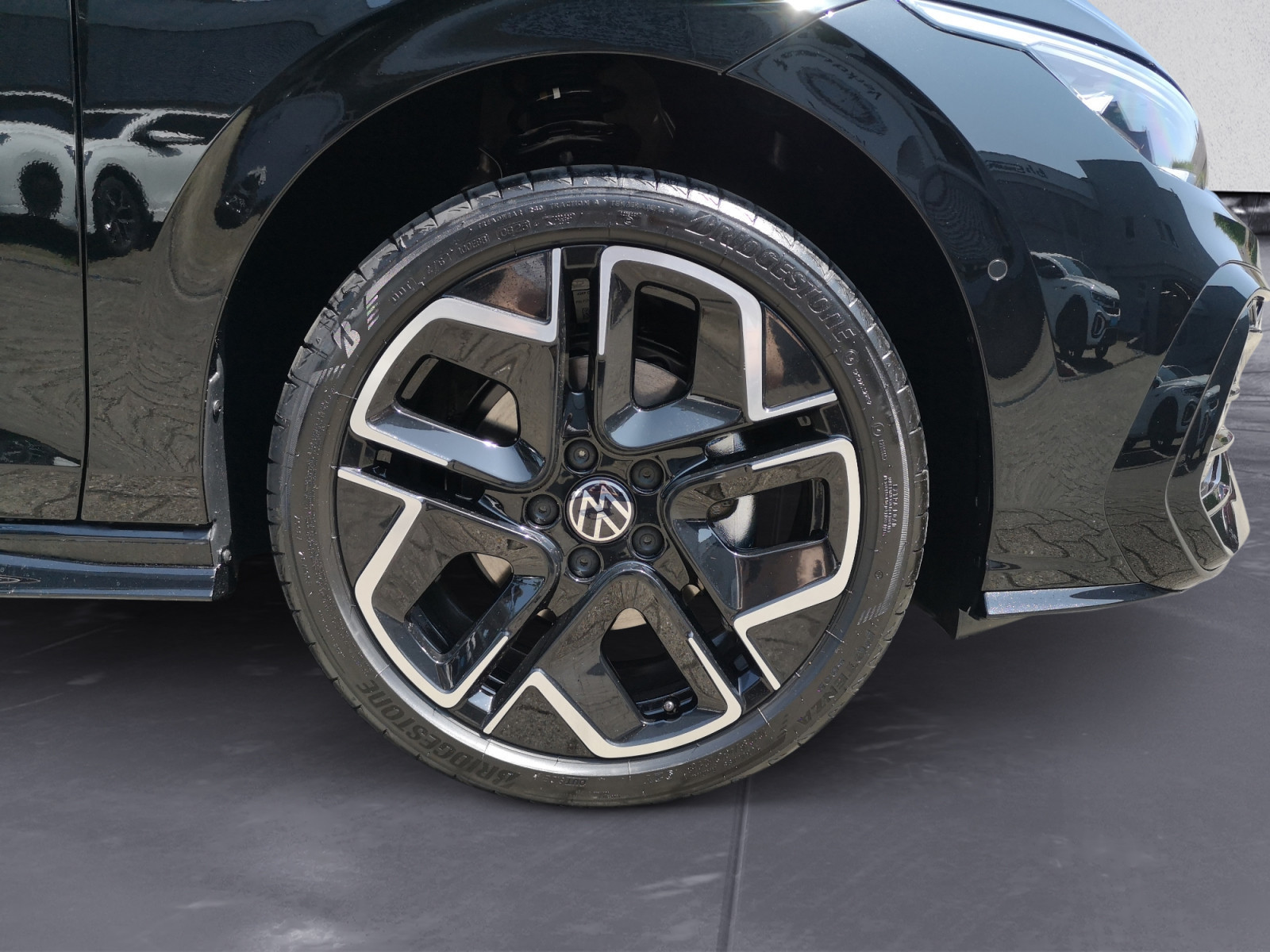 Volkswagen - Golf 1.5 TSI R-Line DSG #Panoramadach #HuD #LED