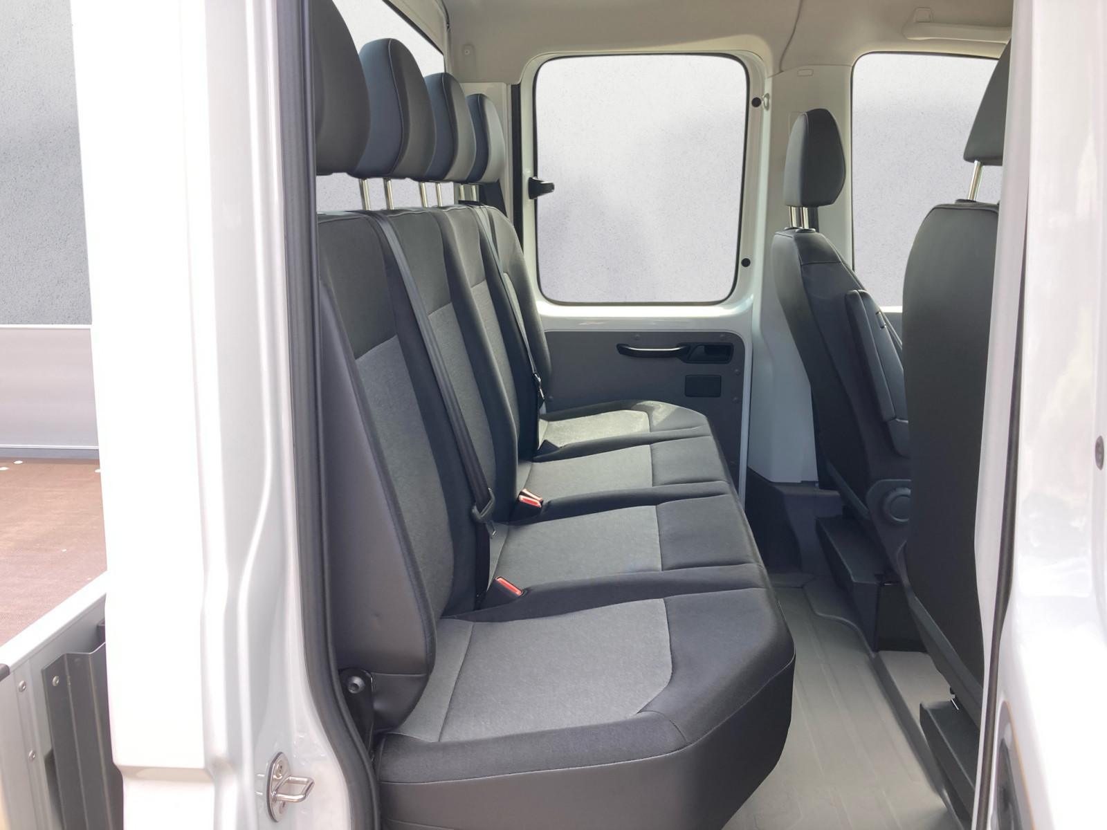 Volkswagen - Crafter 35 Fahrgestell Doppelkabine 2,0 l Heckantrieb 6-Gang Radst. 3640 mm