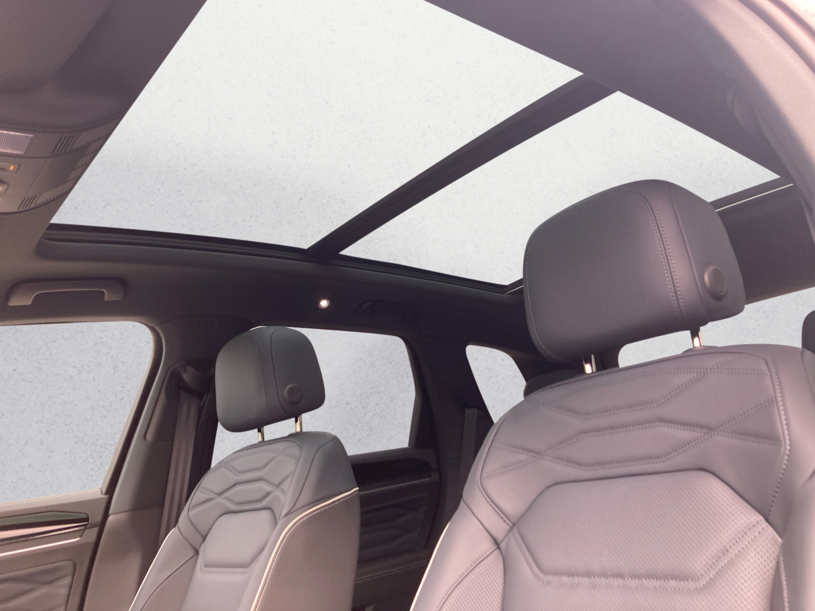 Volkswagen - Touareg R-Line