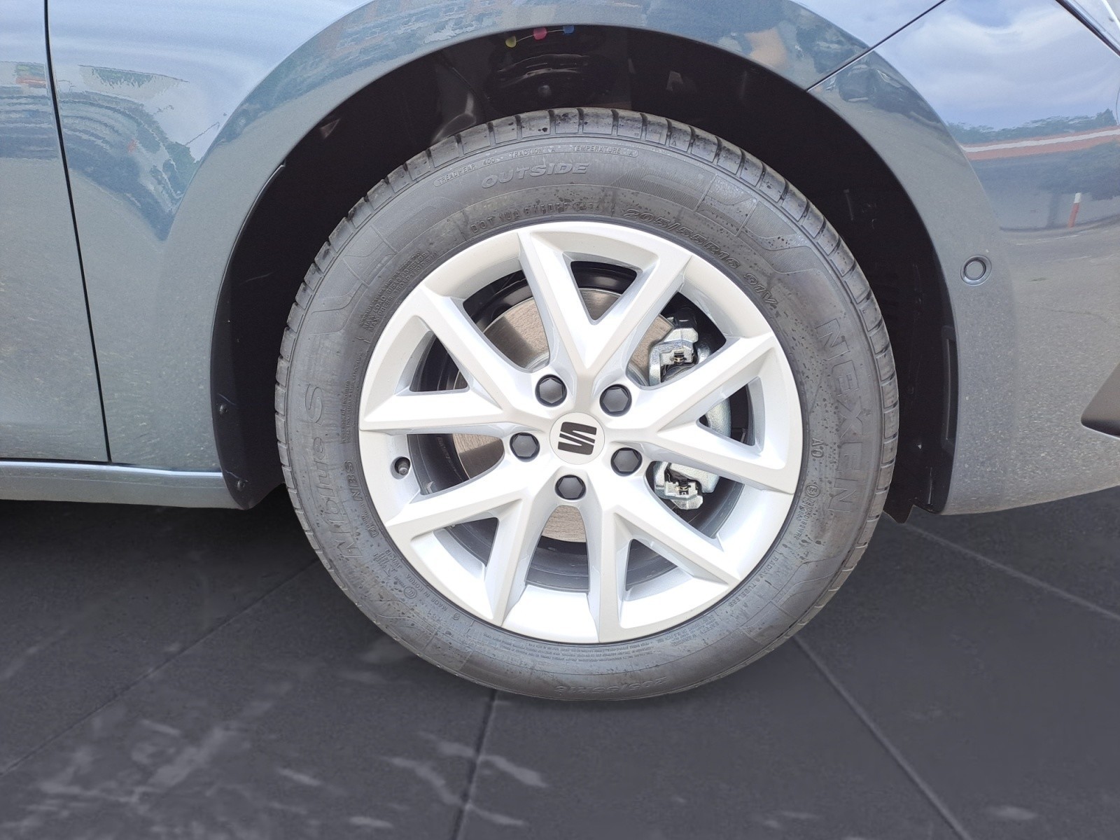 Seat - Leon Road Edition 1.5 eTSI  7-Gang-DSG