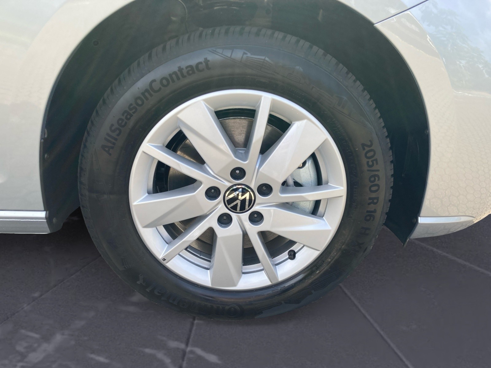 Volkswagen - Caddy Life 5-Sitzer 2,0 l TDI EU6 SCR 4MOTION 4MOTION 6-Gang Radst. 2755 m m