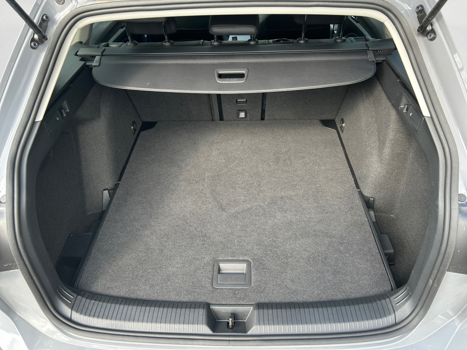 Volkswagen - Golf Variant 1.5 eTSI OPF DSG Goal