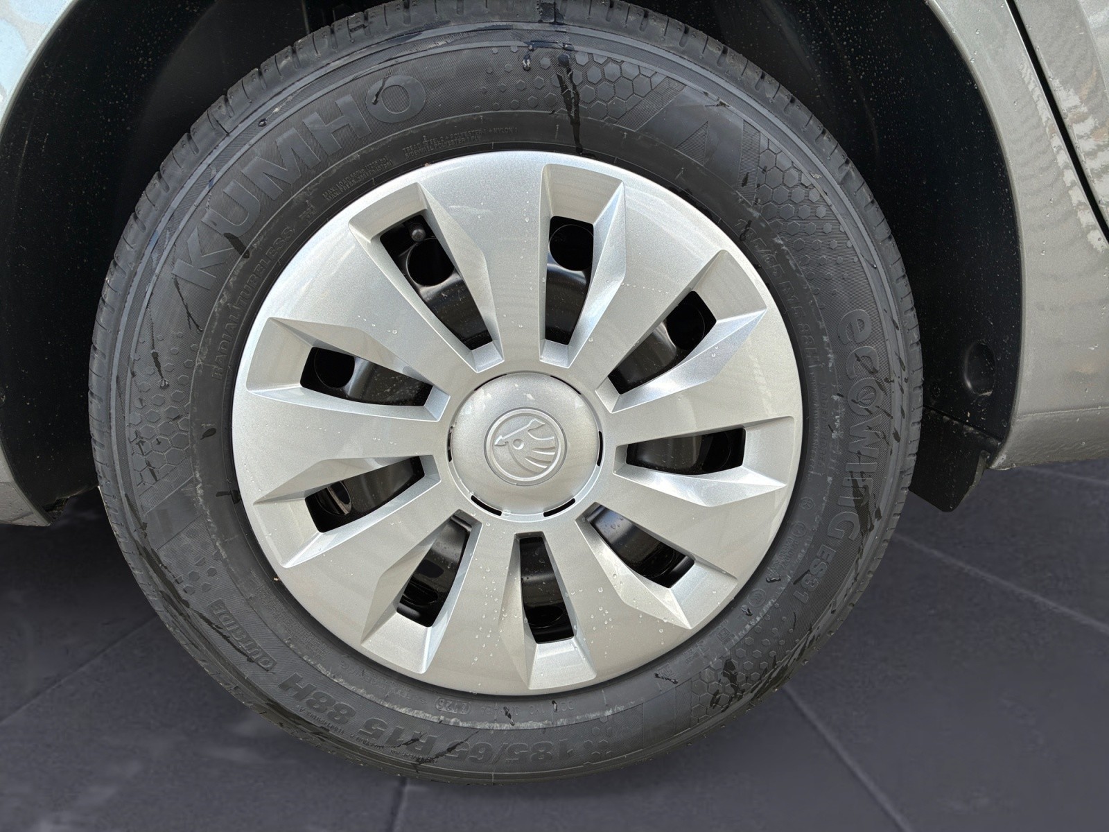 Skoda - Fabia Essence 1,0 MPI 5-Gang-Schaltgetriebe