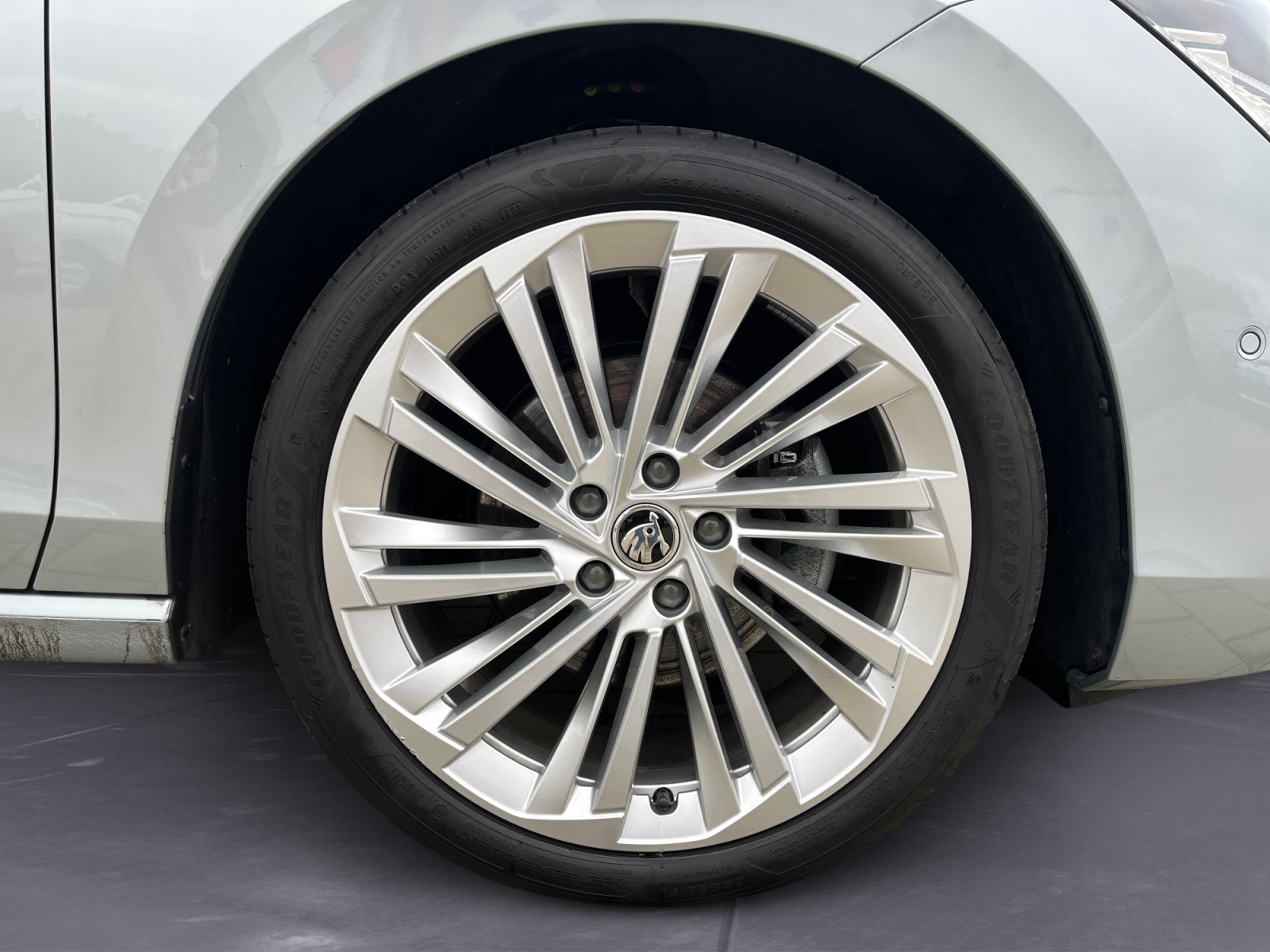 Skoda - Superb Combi 2.0 TDI DSG L&K