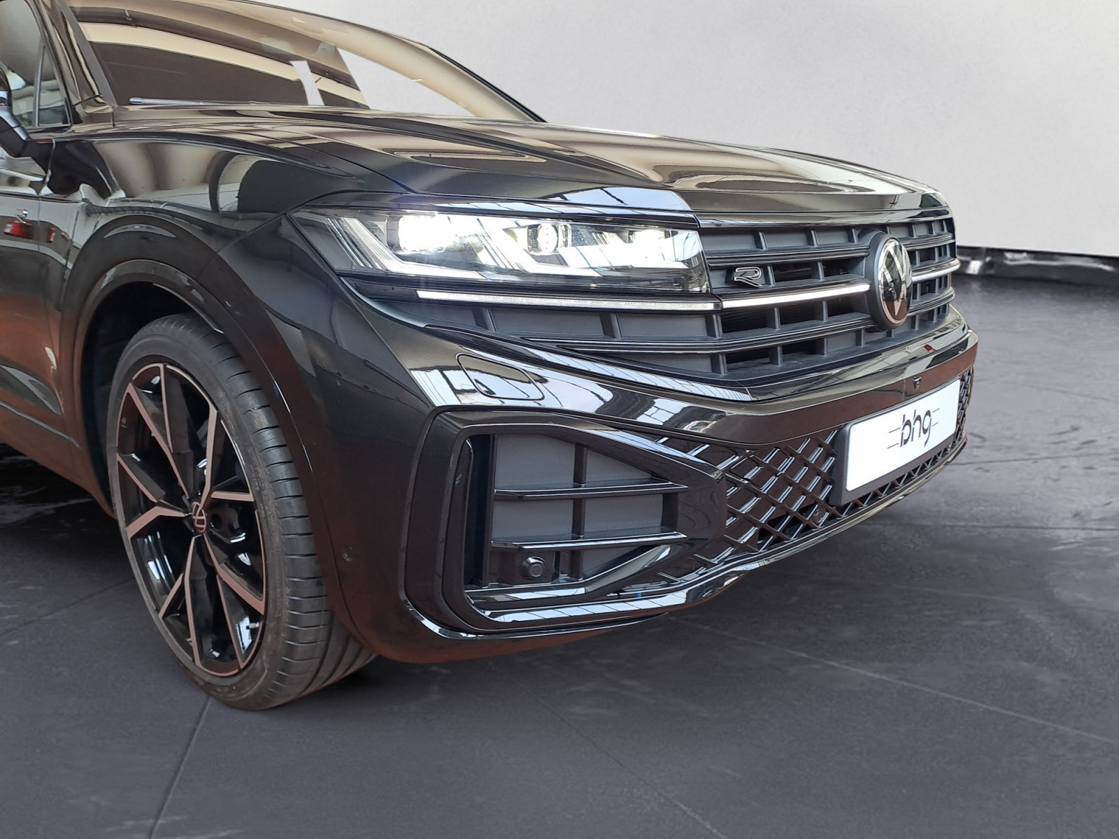 Volkswagen - Touareg R-Line 3,0 l V6 TDI SCR 4MOTION   8-Gang-Automatik (Tiptro nic)