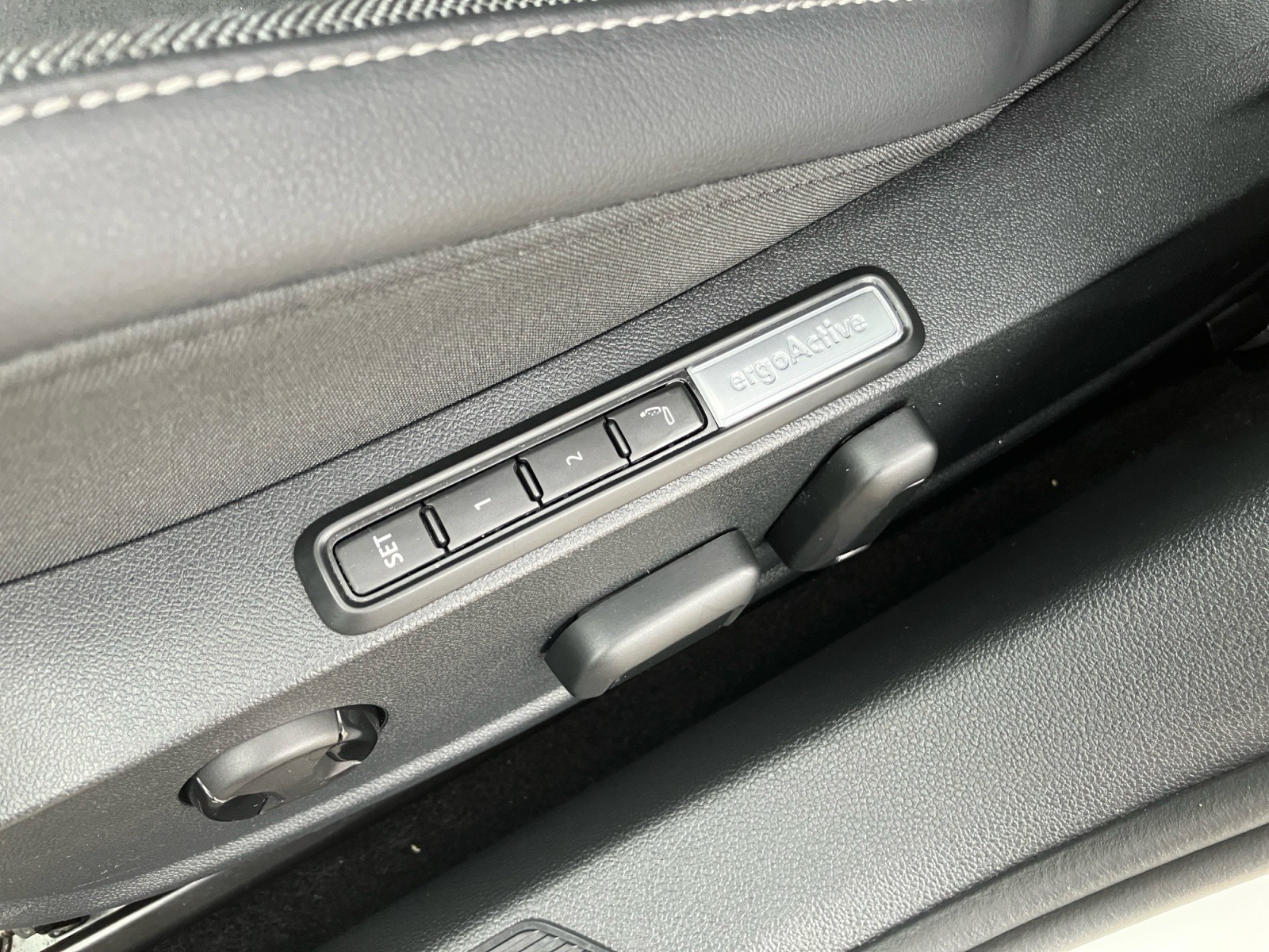 Volkswagen - Golf 1.5 eHybrid DSG Style