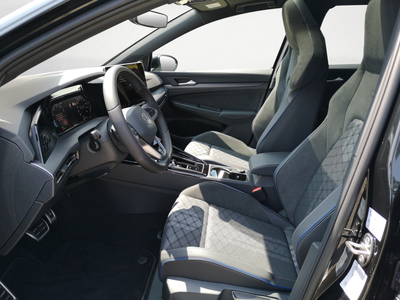 Volkswagen - Golf 1.5 TSI R-Line DSG #Panoramadach #HuD #LED