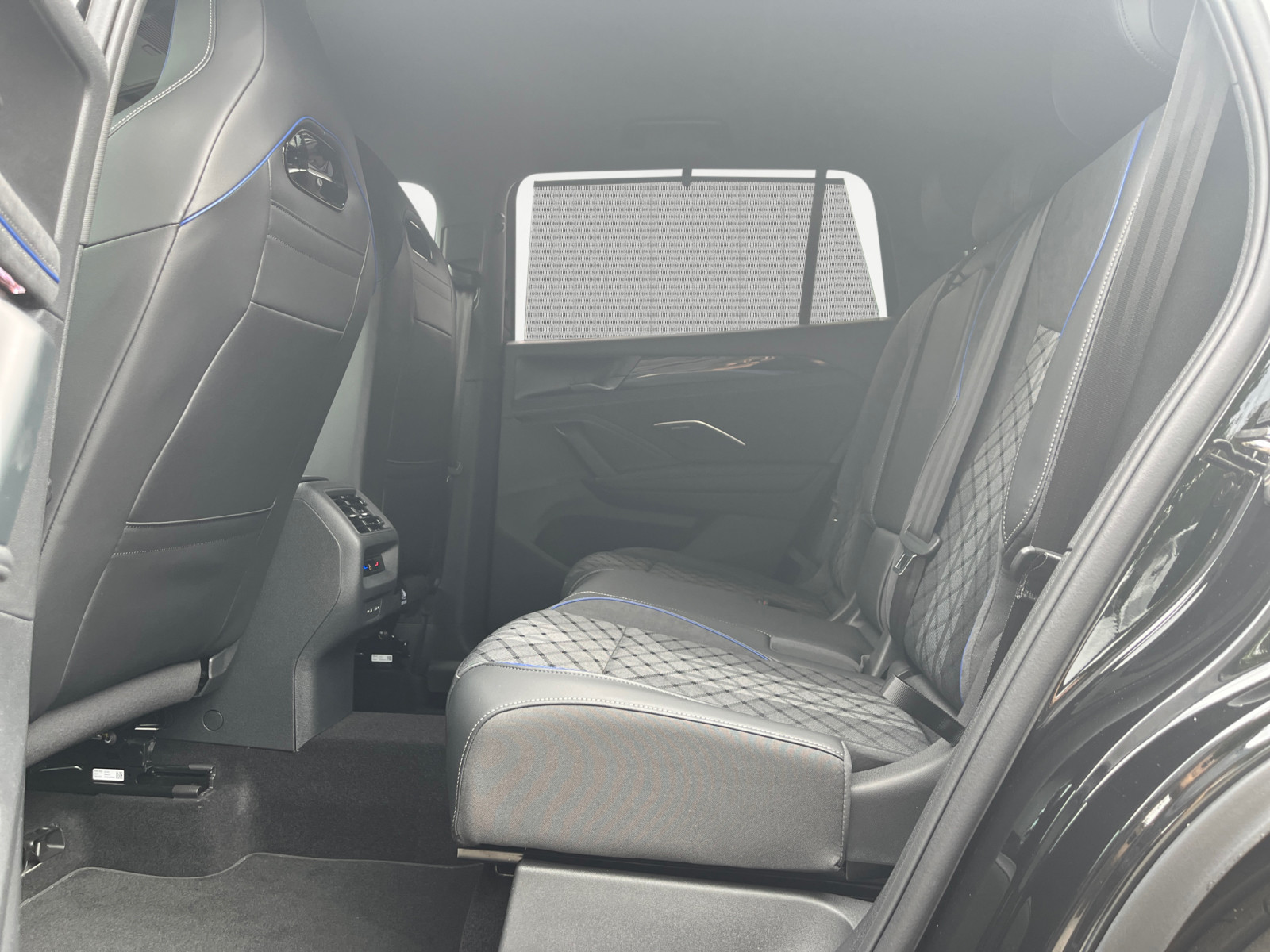 Volkswagen - Tayron R-Line 2,0 l TSI OPF 4MOTION  7-Gang-Doppelkupplungsgetrie be DSG