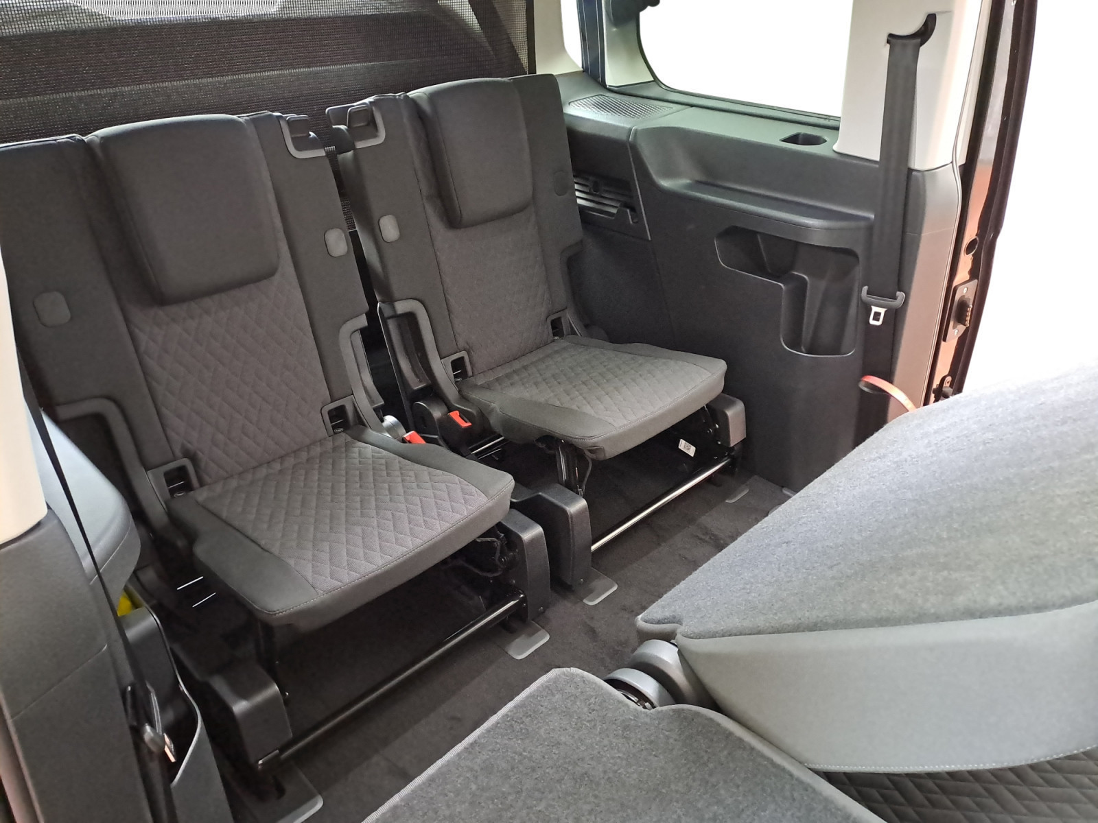 Volkswagen - Caddy Maxi Life 7-Sitzer 2,0 l  TDI EU6 SCR Frontantrieb 7-Gang-DSG Radst. 2970 mm