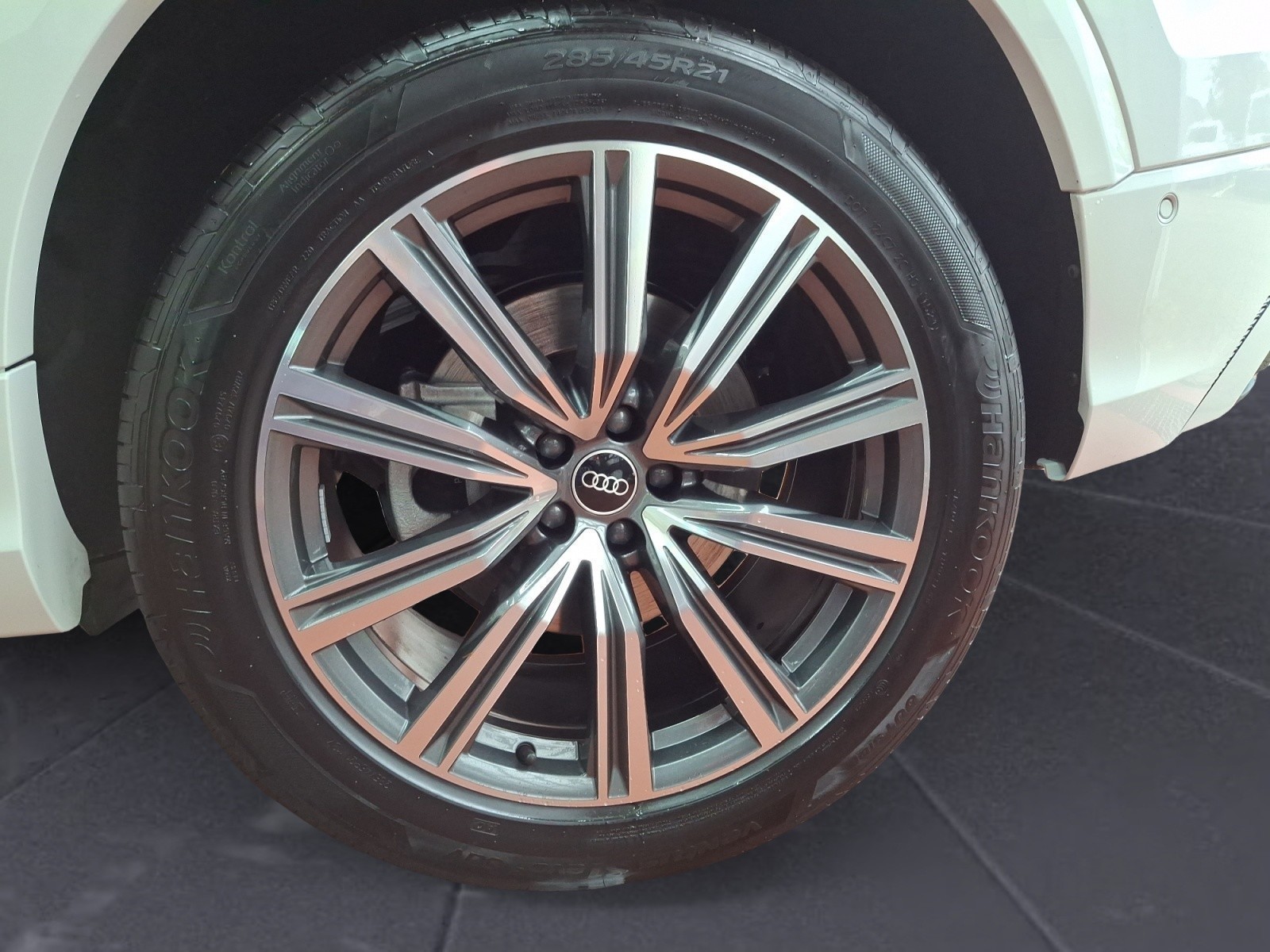 Audi - Q8 55 TFSIe quattro tiptronic