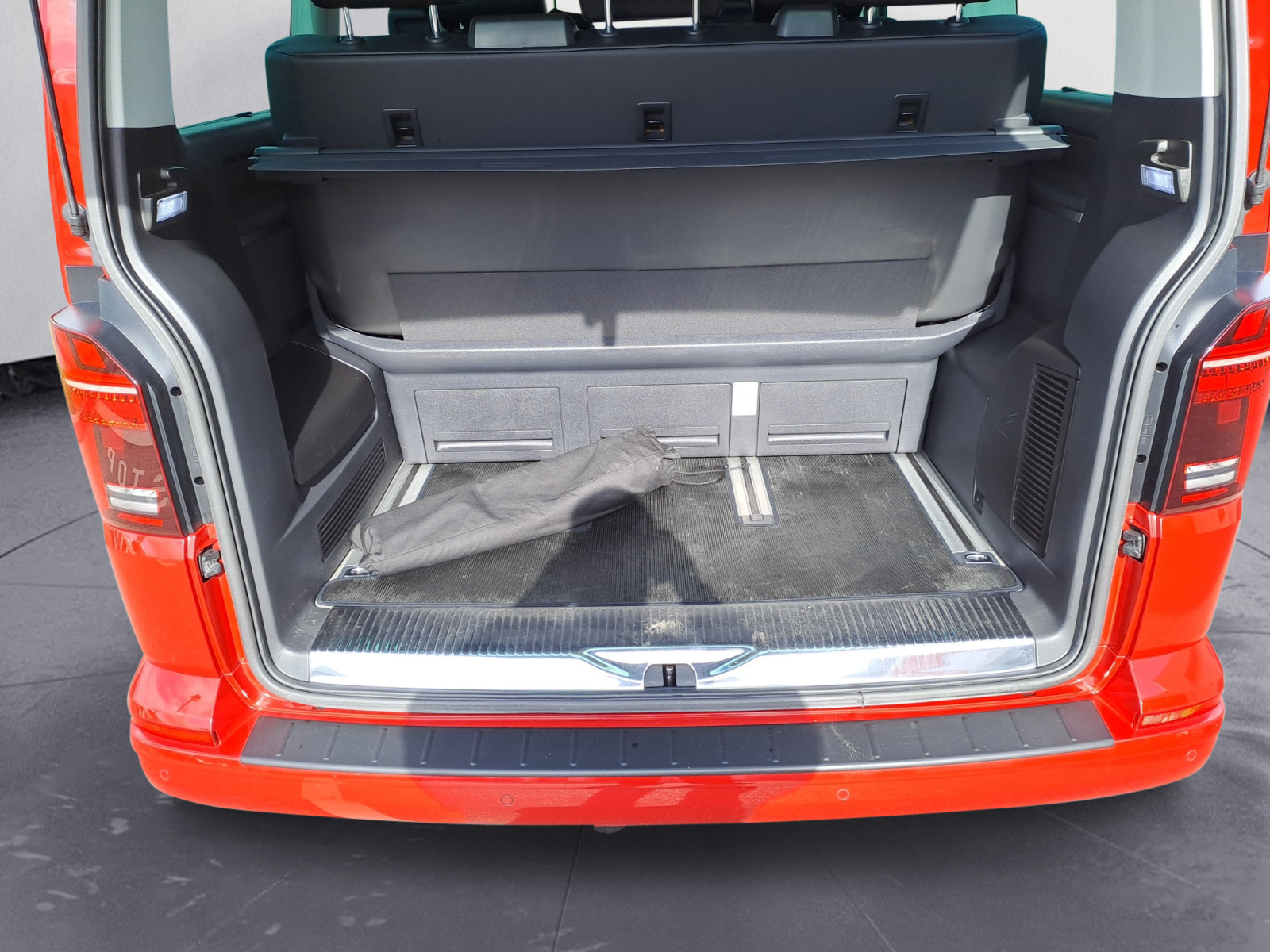 Volkswagen - T6 .1 Multivan DSG Kurz 4MOTION Generation Six