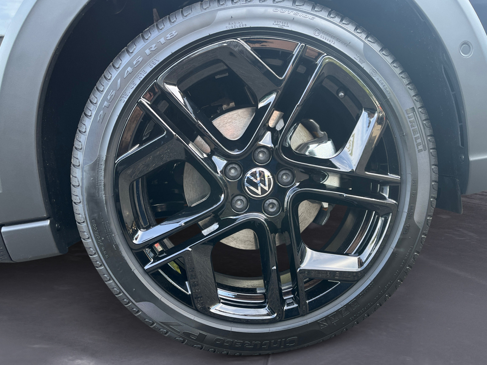 Volkswagen - Taigo R-Line 1,0 l TSI OPF   ) 7-Gang-Doppelkupplungsgetriebe DSG