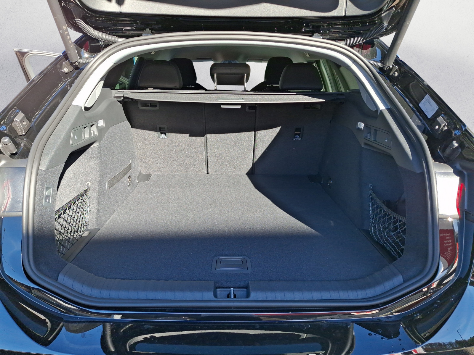 Audi - A6 Avant e-tron performance