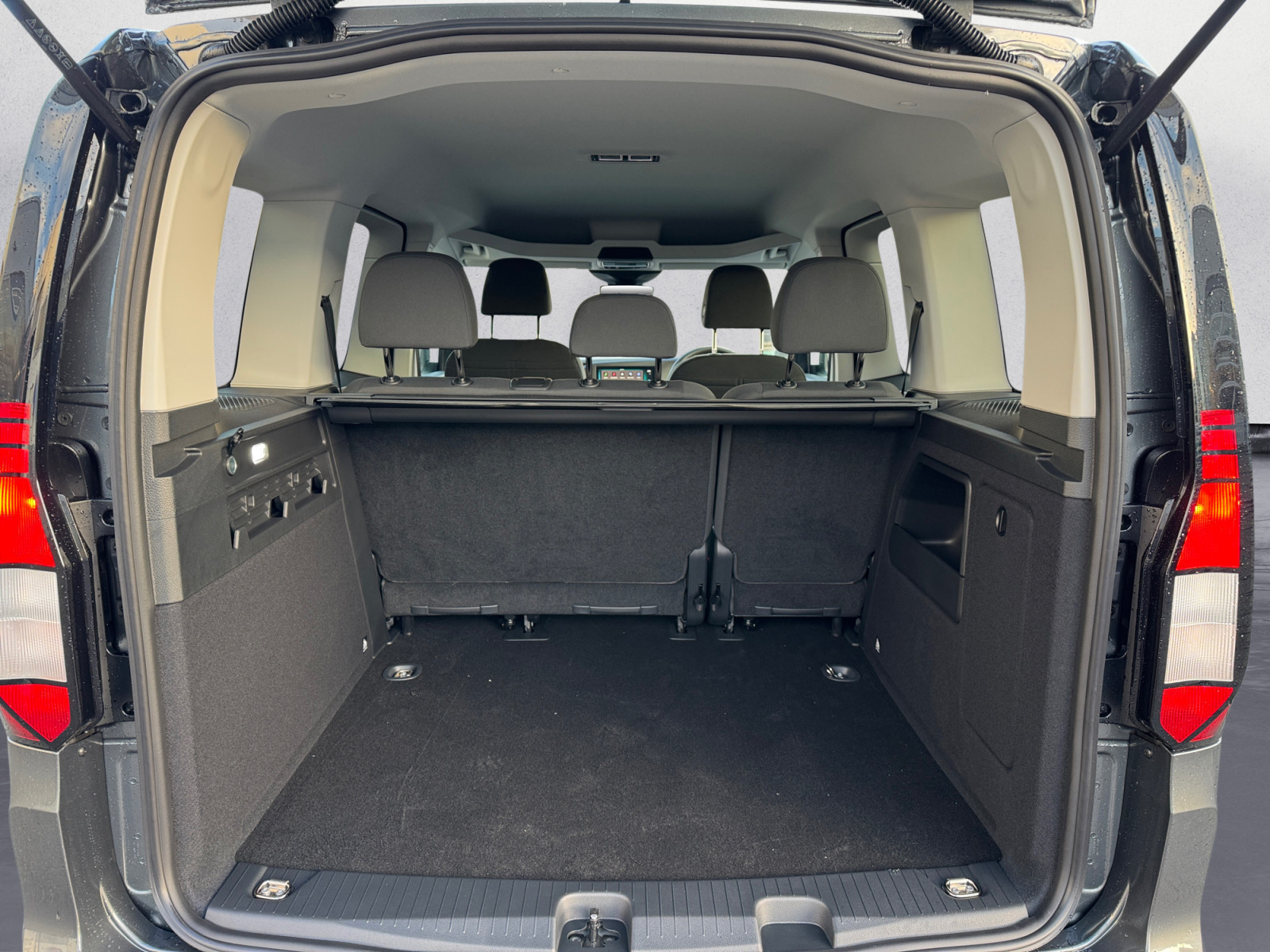 Volkswagen - Caddy Life 5-Sitzer 2,0 l TDI EU6 SCR Frontantrieb 7-Gang-DSG Radst. 2755 mm