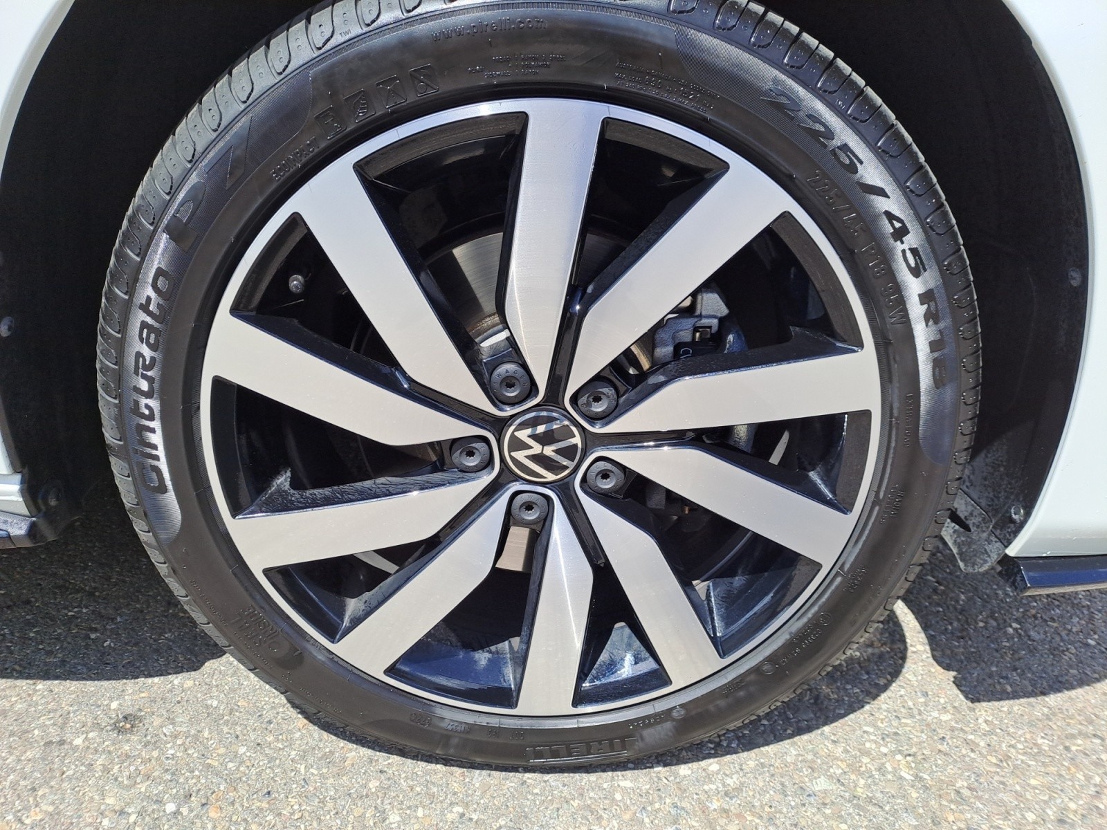 Volkswagen - Touran 2.0 TDI DSG HIGHLINE R-LINE