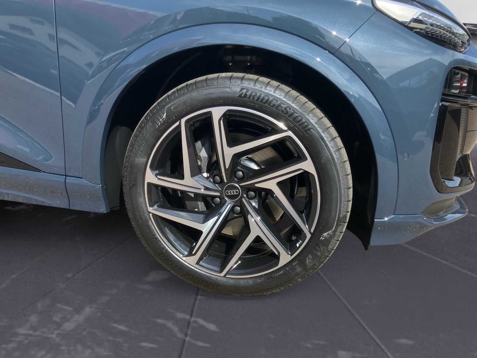 Audi - SQ6 Sportback e-tron