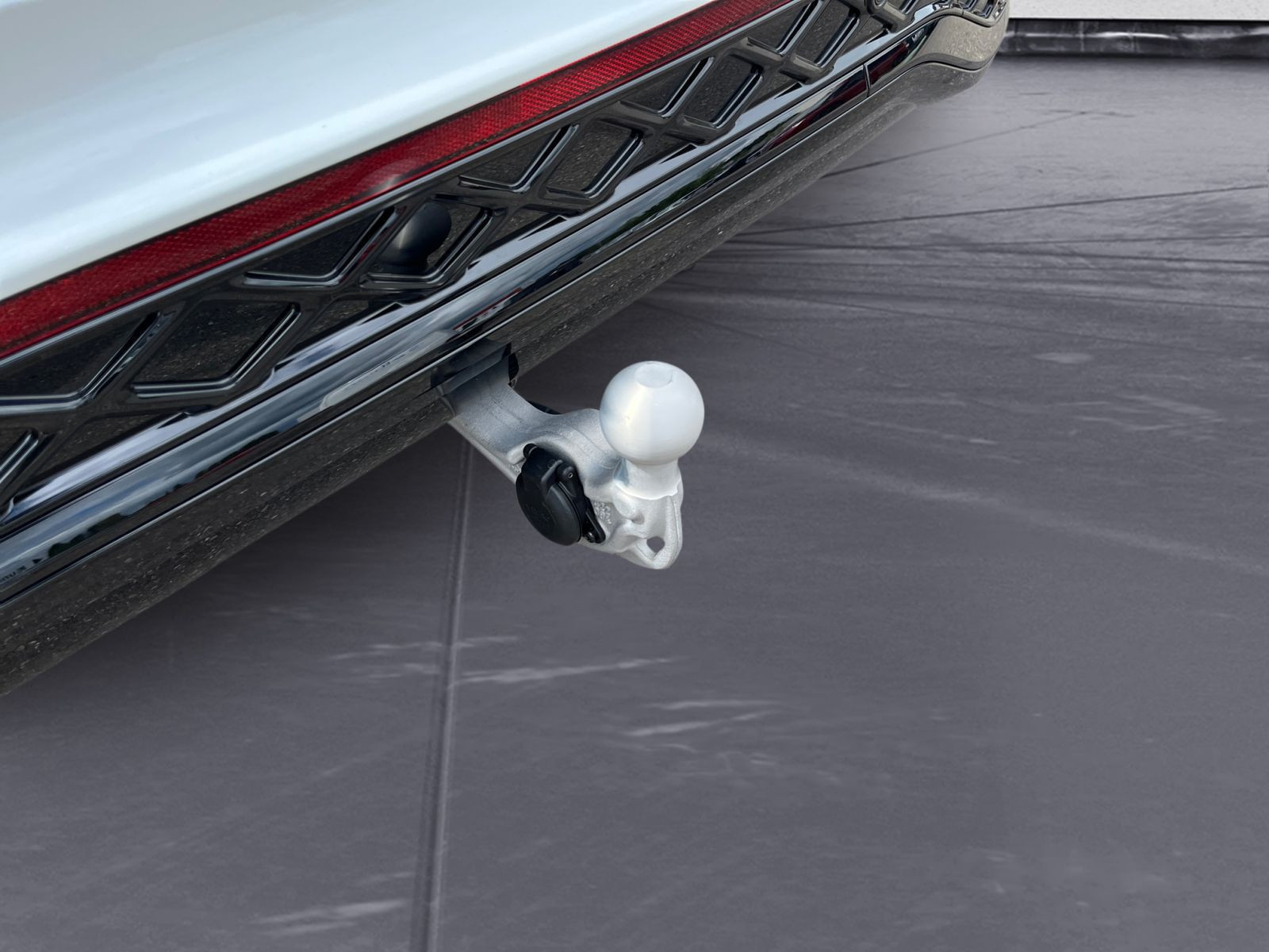 Volkswagen - Tiguan R-Line 2,0 l TSI OPF 4MOTION   7-Gang-Doppelkupplungsgetrie be DSG