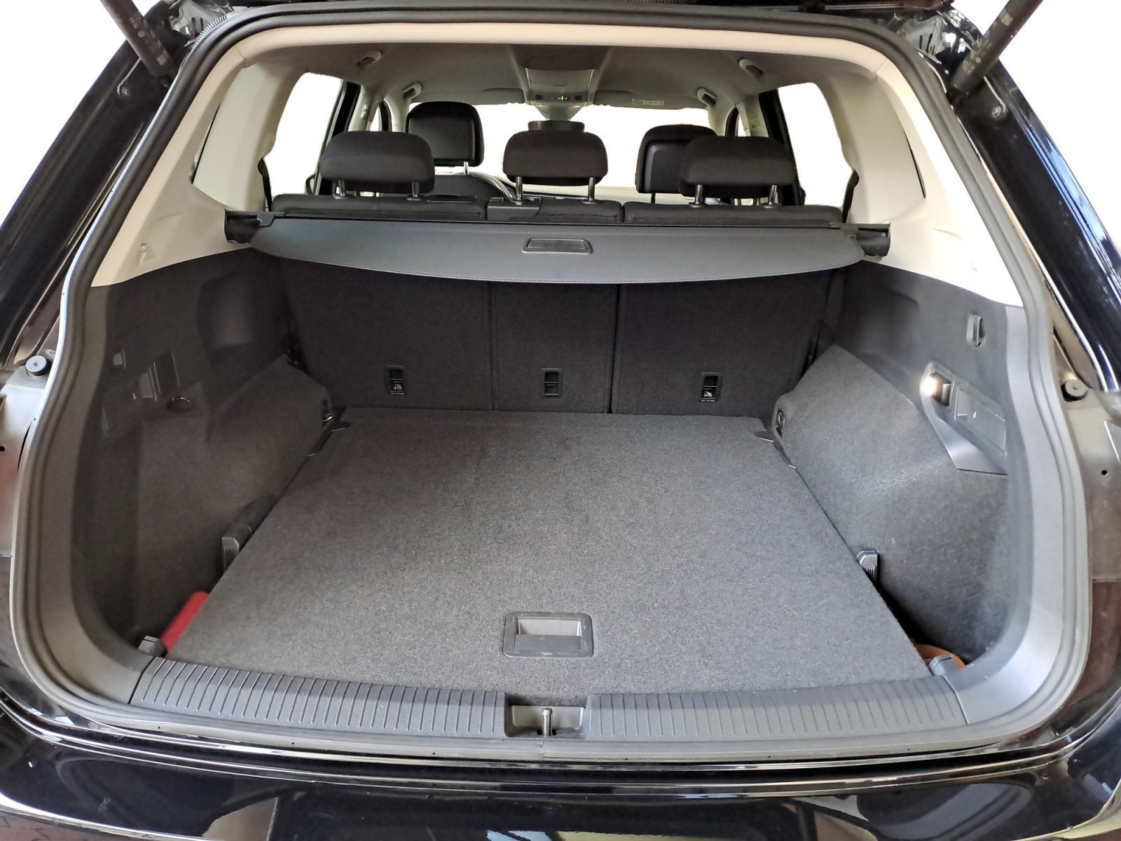Volkswagen - Tiguan Allspace Life 2.0 TDI