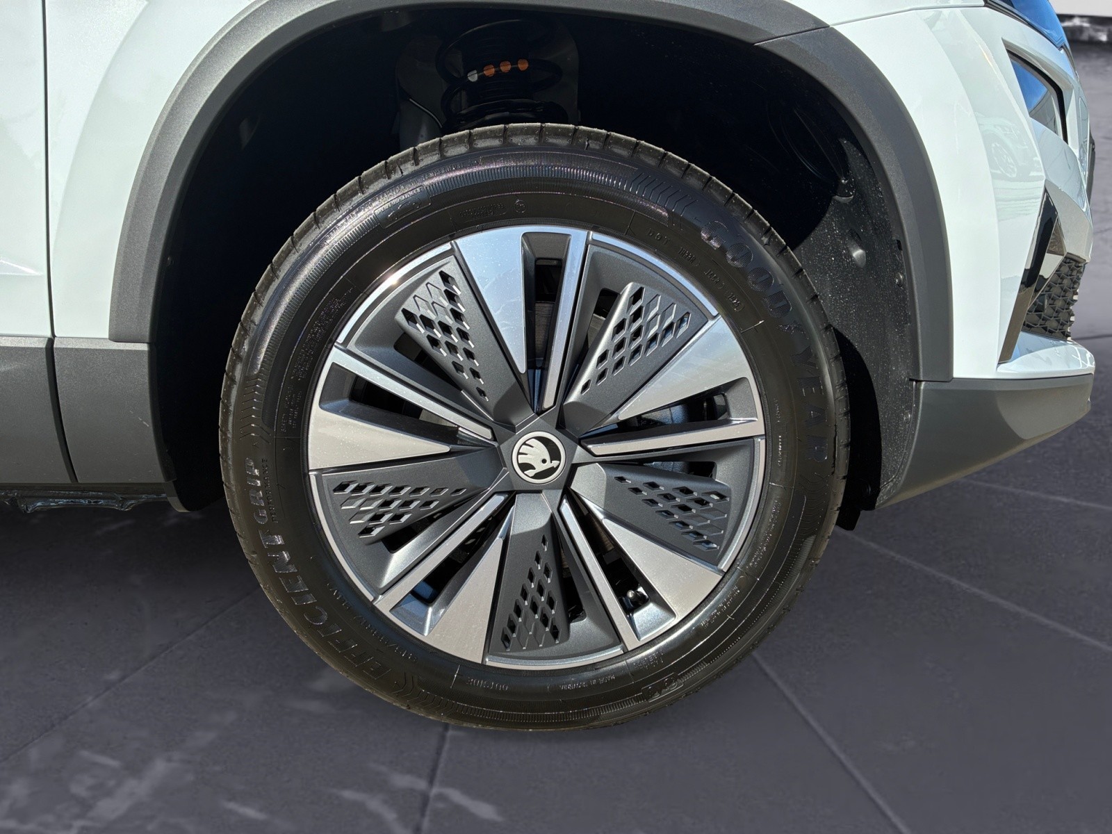 Skoda - Karoq Tour 1,5 TSI 7-Gang-DSG