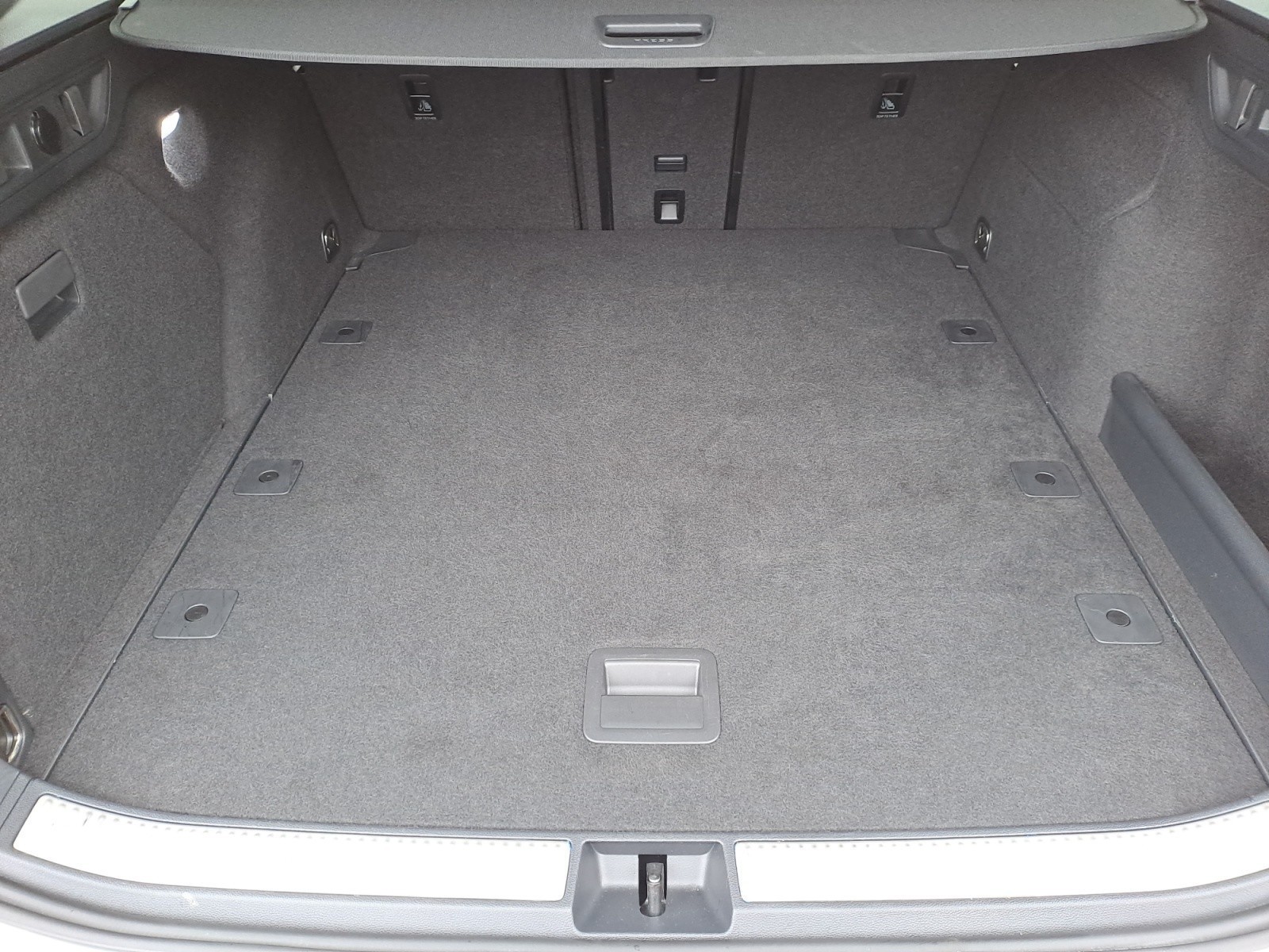 Volkswagen - Passat Variant 2.0 TDI SCR 4Motion DSG R-Line