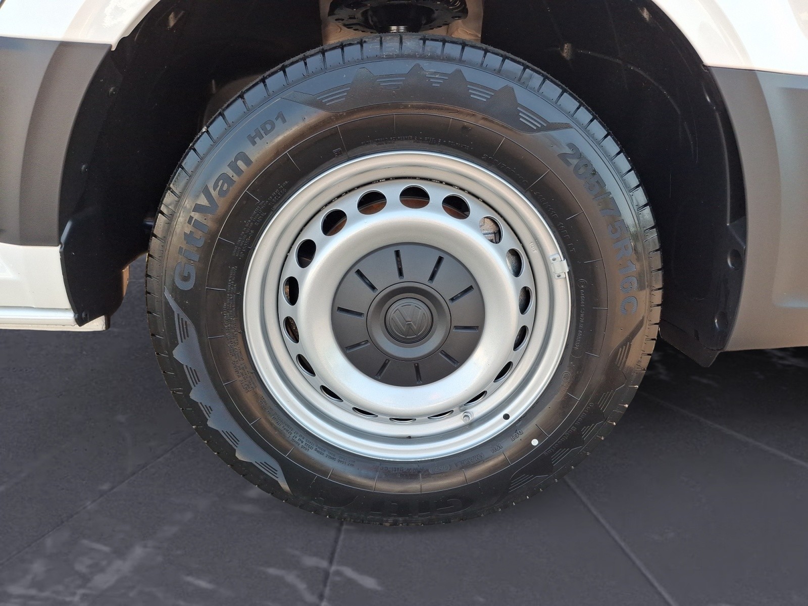 Volkswagen - Crafter 35 Kasten 2,0 l  Frontantr ieb 6-Gang Radst. 3640 mm