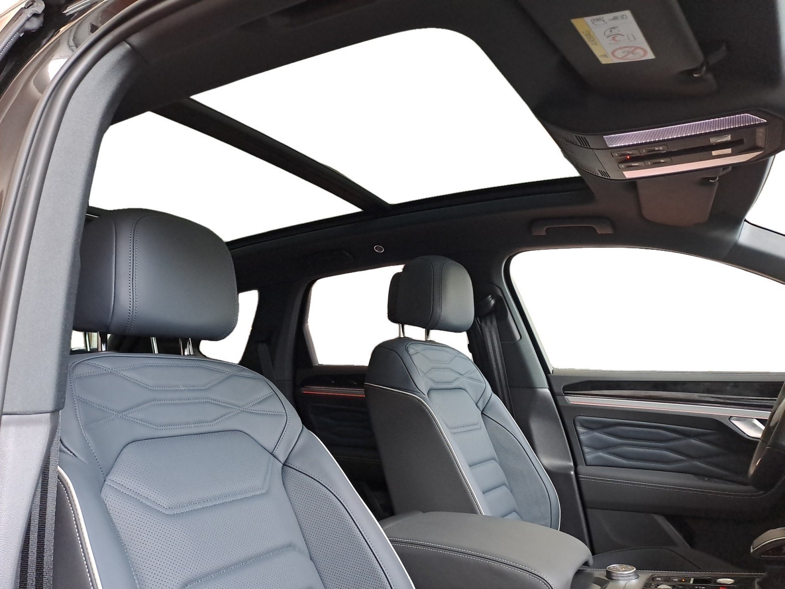 Volkswagen - Touareg R-Line 3,0 l V6 TDI SCR 4MOTION   8-Gang-Automatik (Tiptro nic)