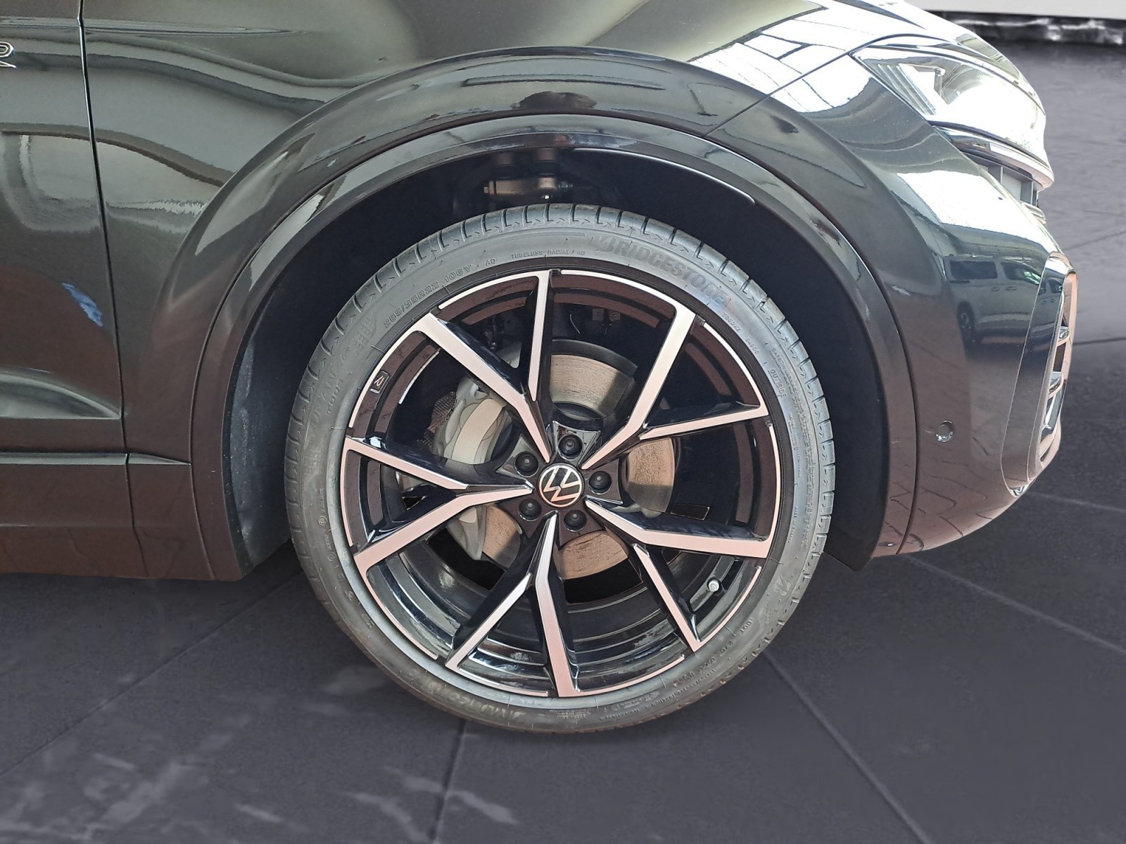 Volkswagen - Touareg R-Line 3,0 l V6 TDI SCR 4MOTION   8-Gang-Automatik (Tiptro nic)