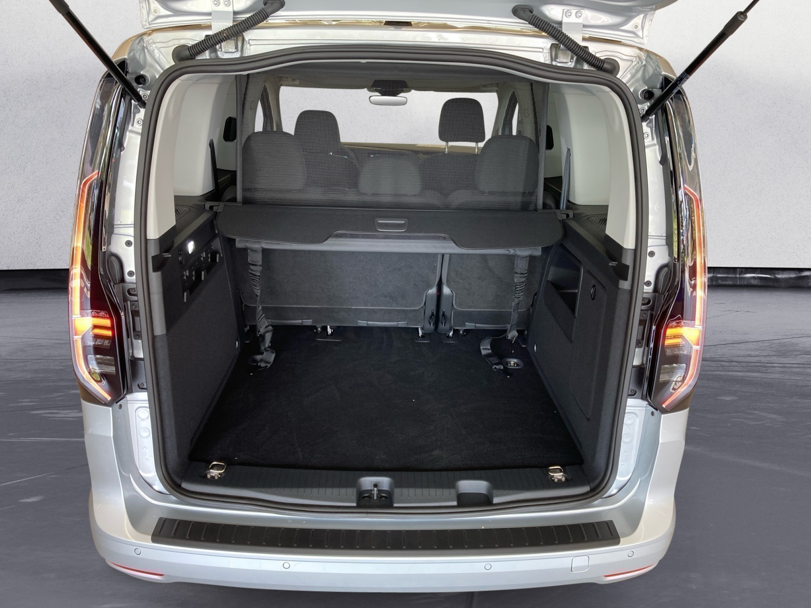 Volkswagen - NFZ Caddy Life 5-Sitzer Motor: 2,0 l TDI EU6 SCR  Getriebe: 7-Gang-Doppelkupplungsgetriebe Radstand: 2755 mm ,