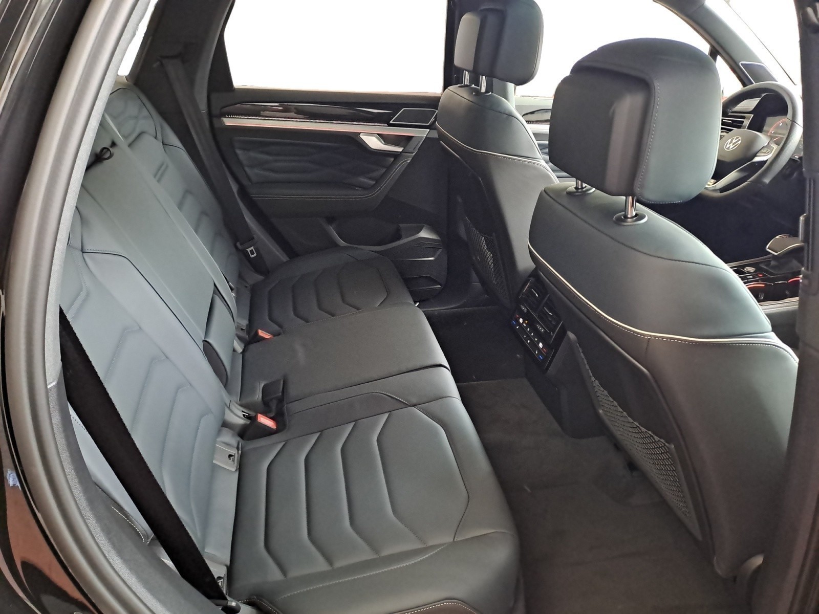 Volkswagen - Touareg R-Line 3,0 l V6 TDI SCR 4MOTION   8-Gang-Automatik (Tiptro nic)