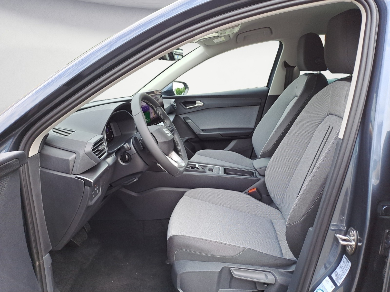 Seat - Leon Road Edition 1.5 eTSI  7-Gang-DSG