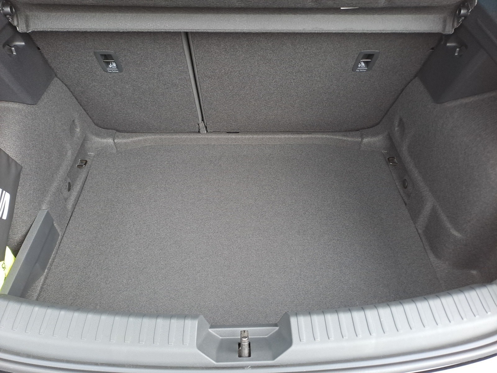 Seat - Leon Road Edition 1.5 eTSI  7-Gang-DSG