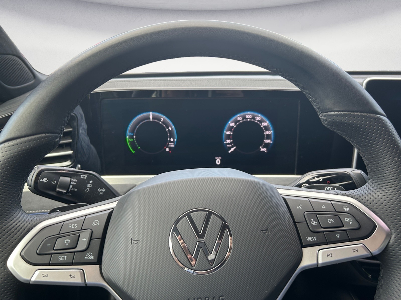 Volkswagen - Passat Variant 1.5 e-Hybrid OPF DSG R-Line