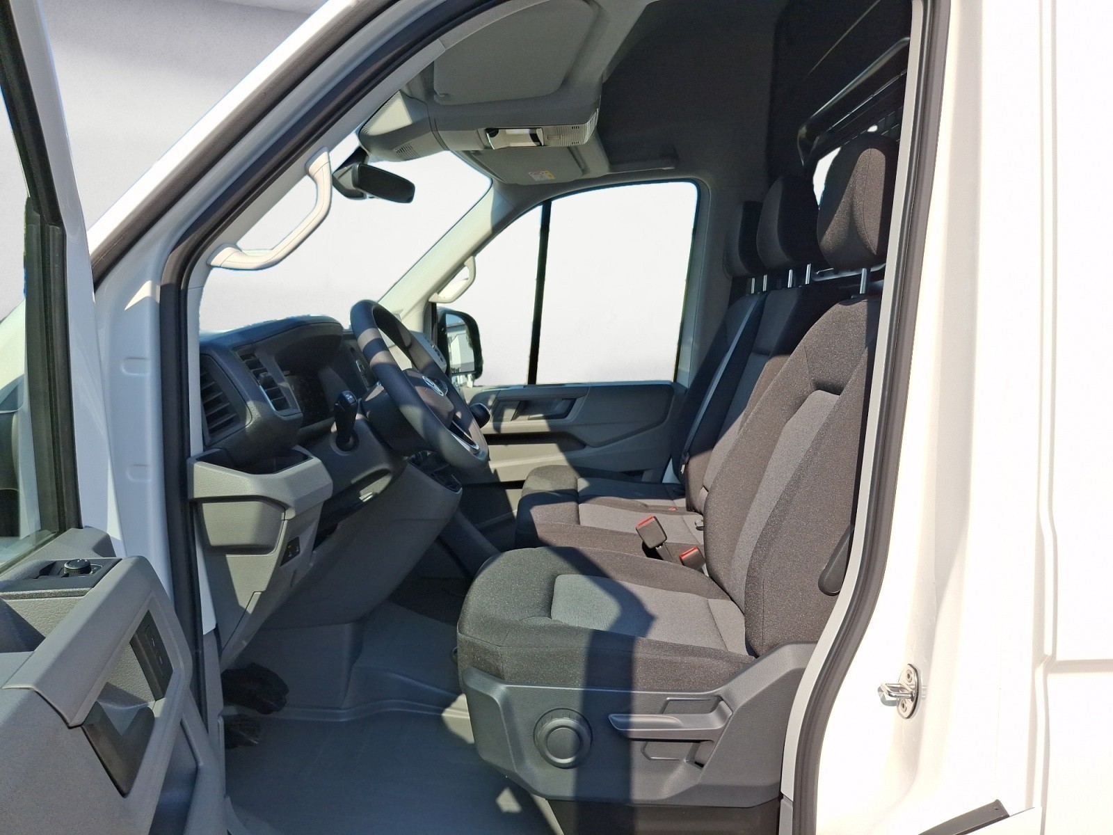 Volkswagen - Crafter 35 Kasten 2,0 l  Frontantr ieb 6-Gang Radst. 3640 mm