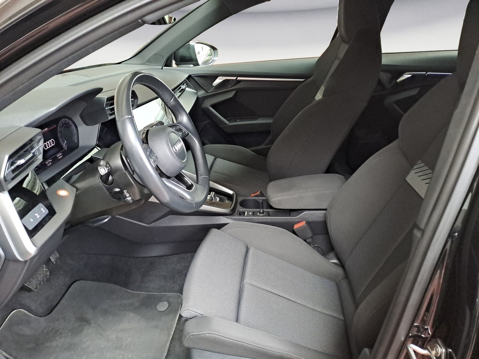 Audi - A3 45 TFSIe Sportback S tronic S line