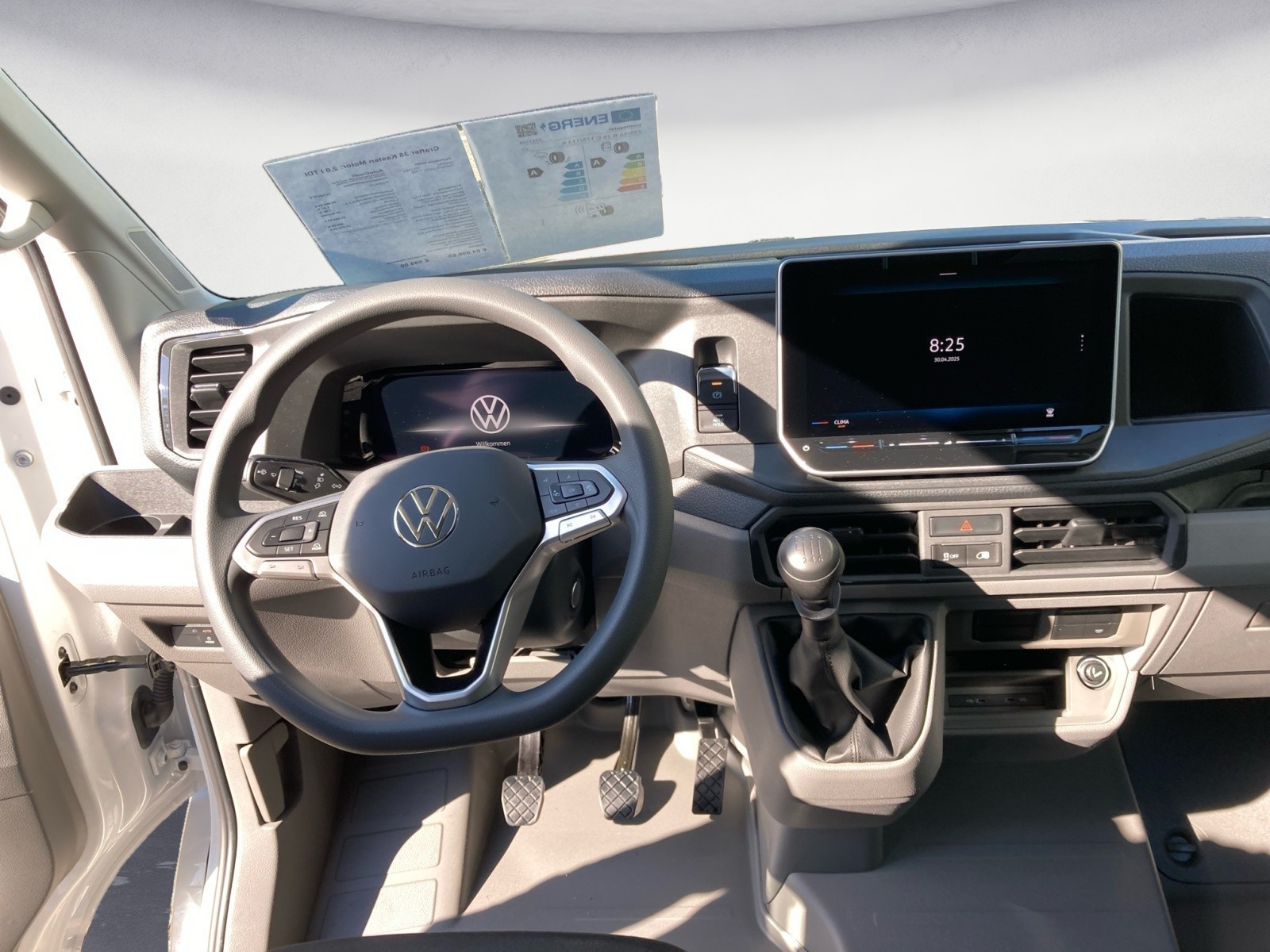 Volkswagen - Crafter 35 Kasten 2,0 l  Frontantrieb 6-Gang Radst. 3640 mm