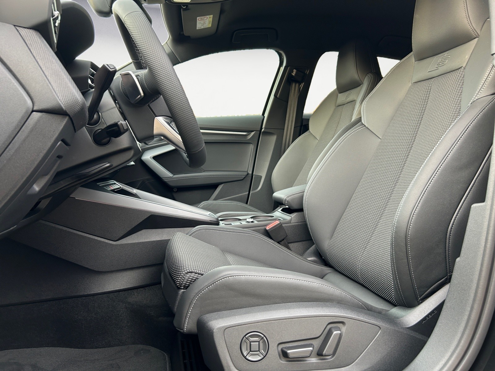 Audi - A3 Sportback S line TFSI  S t ronic