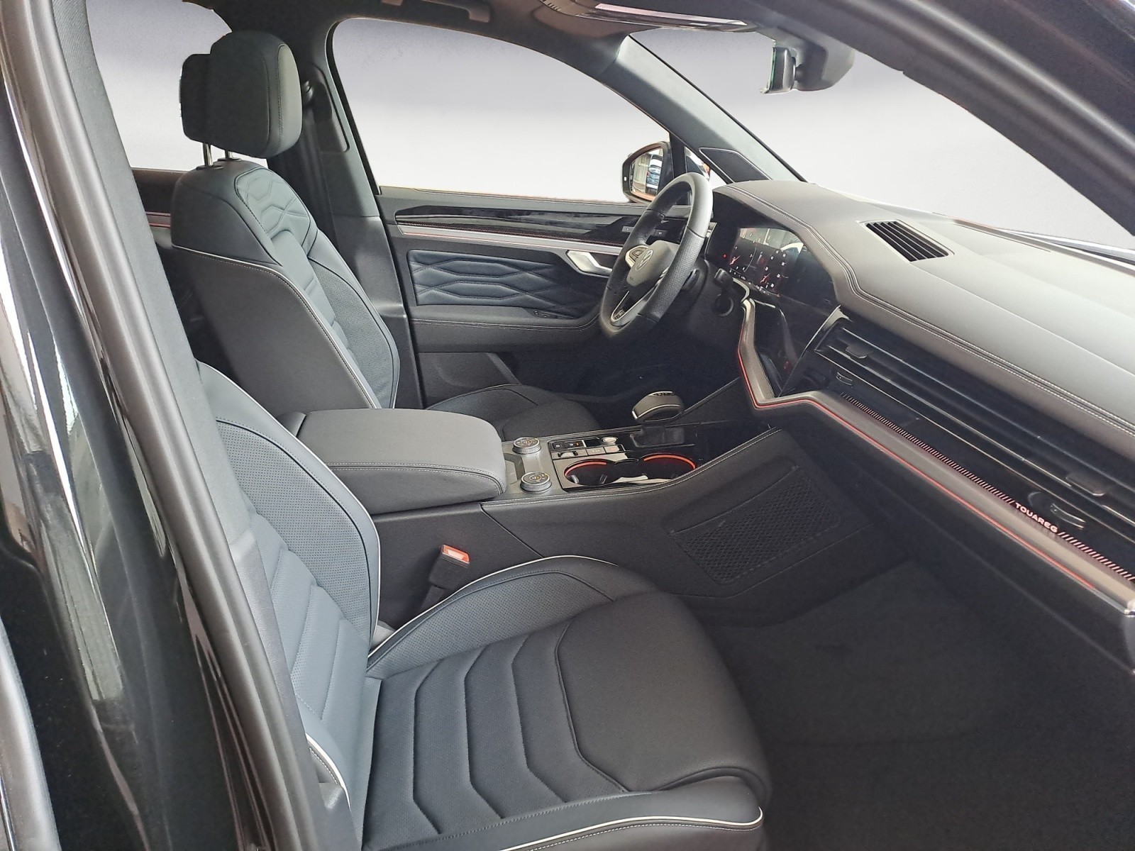 Volkswagen - Touareg R-Line 3,0 l V6 TDI SCR 4MOTION   8-Gang-Automatik (Tiptro nic)