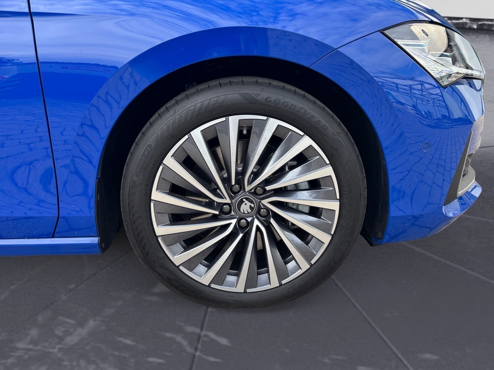 Skoda - Superb Combi L&K 2,0 TDI 7-Gang-