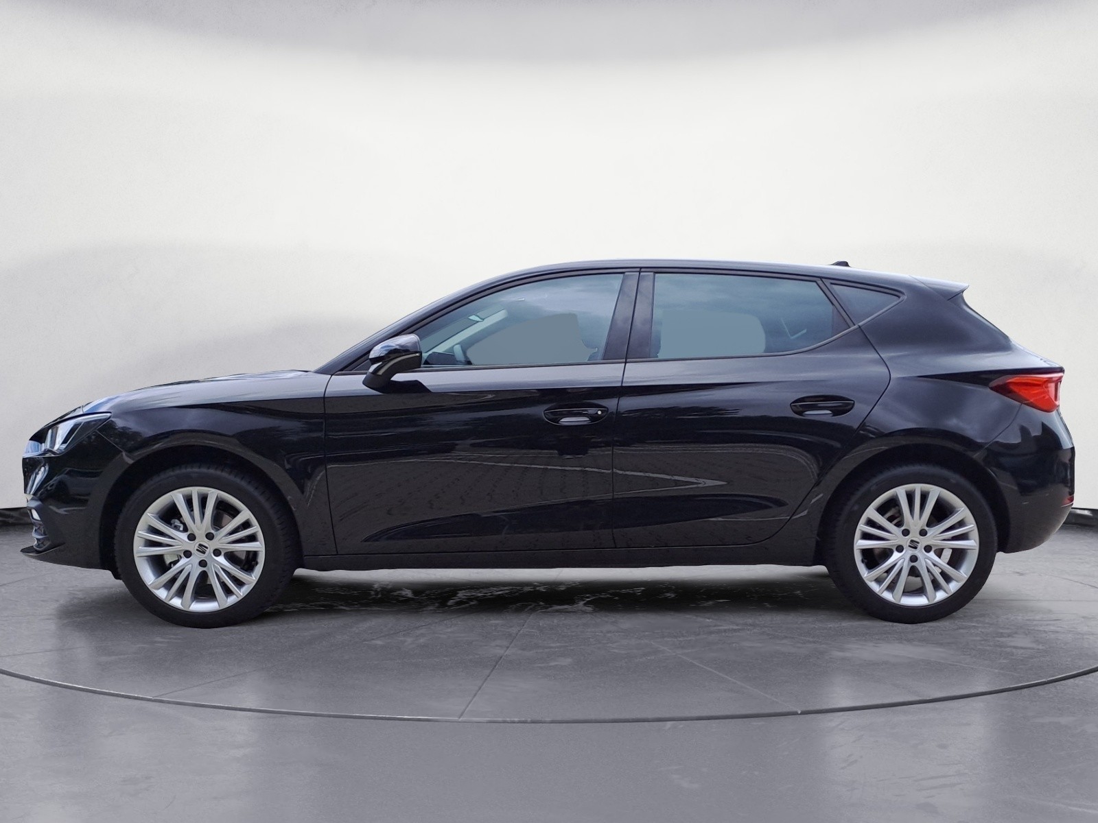 Seat - Leon Road Edition 1.5 eTSI  7-Gang-DSG