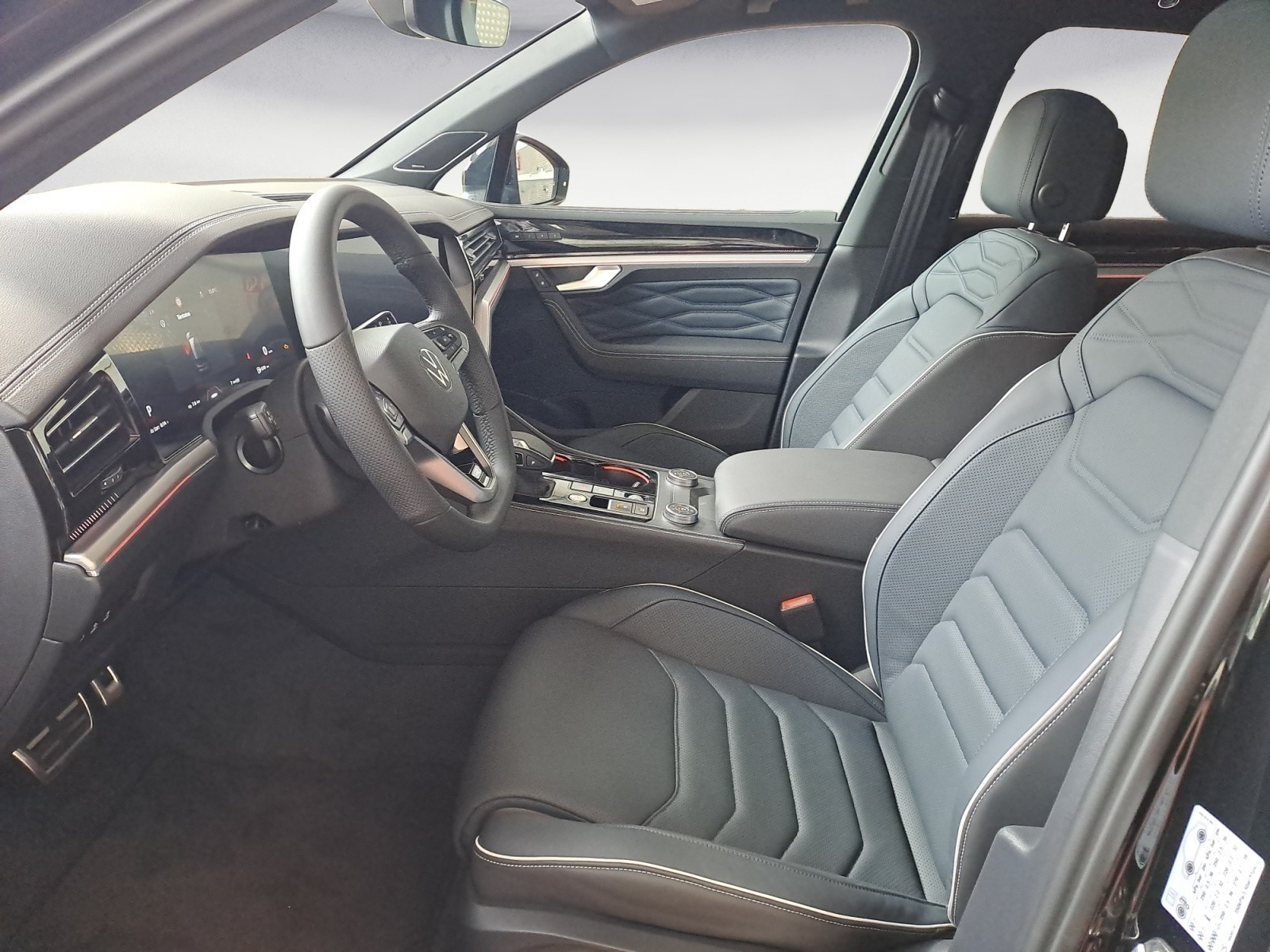 Volkswagen - Touareg R-Line 3,0 l V6 TDI SCR 4MOTION   8-Gang-Automatik (Tiptro nic)