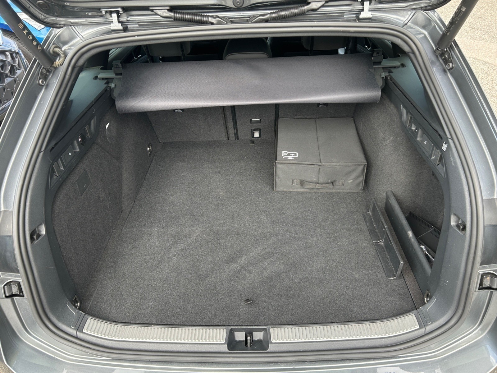 Volkswagen - Passat Variant 1.5 e-Hybrid OPF DSG R-Line