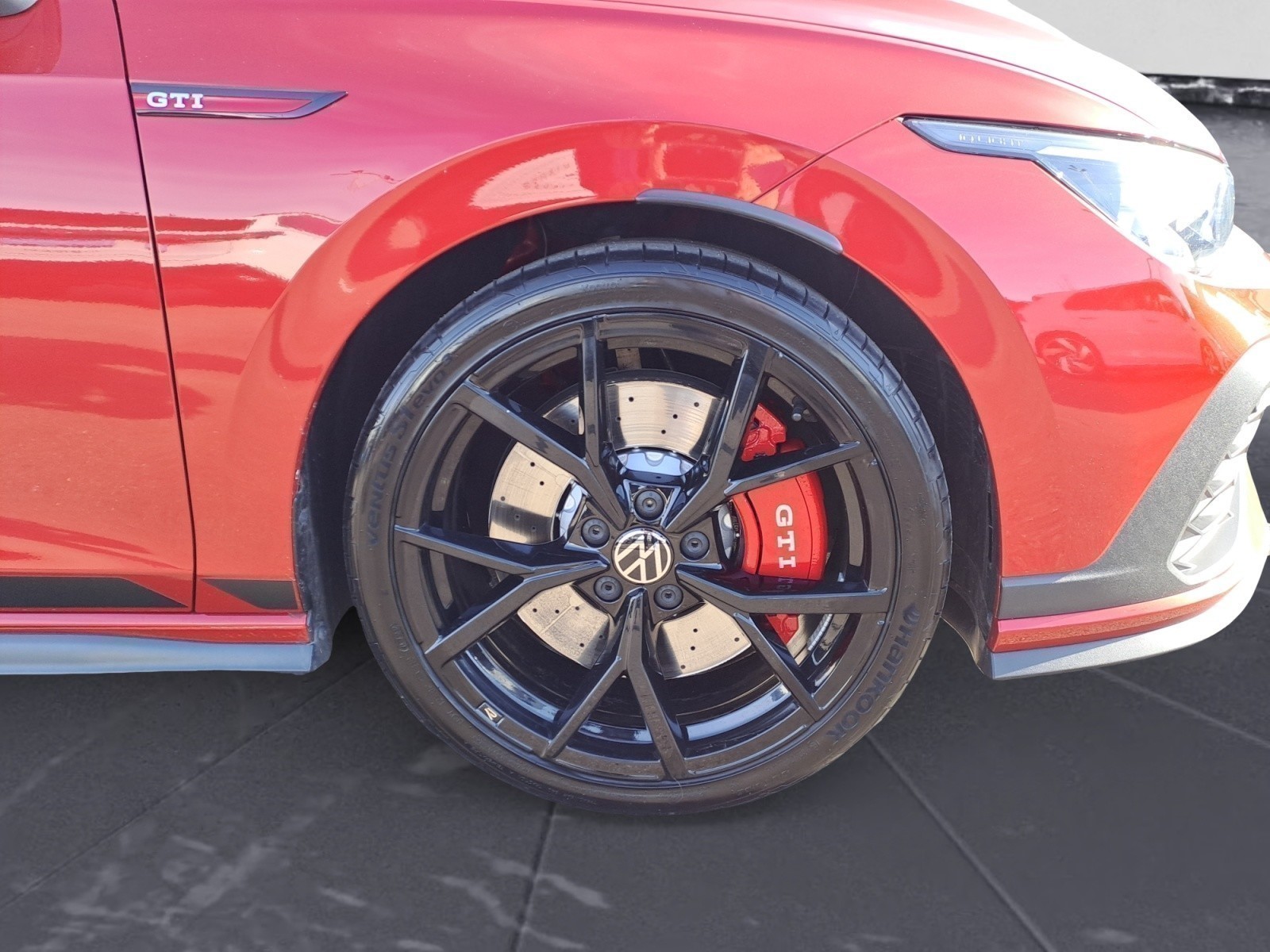 Volkswagen - Golf GTI