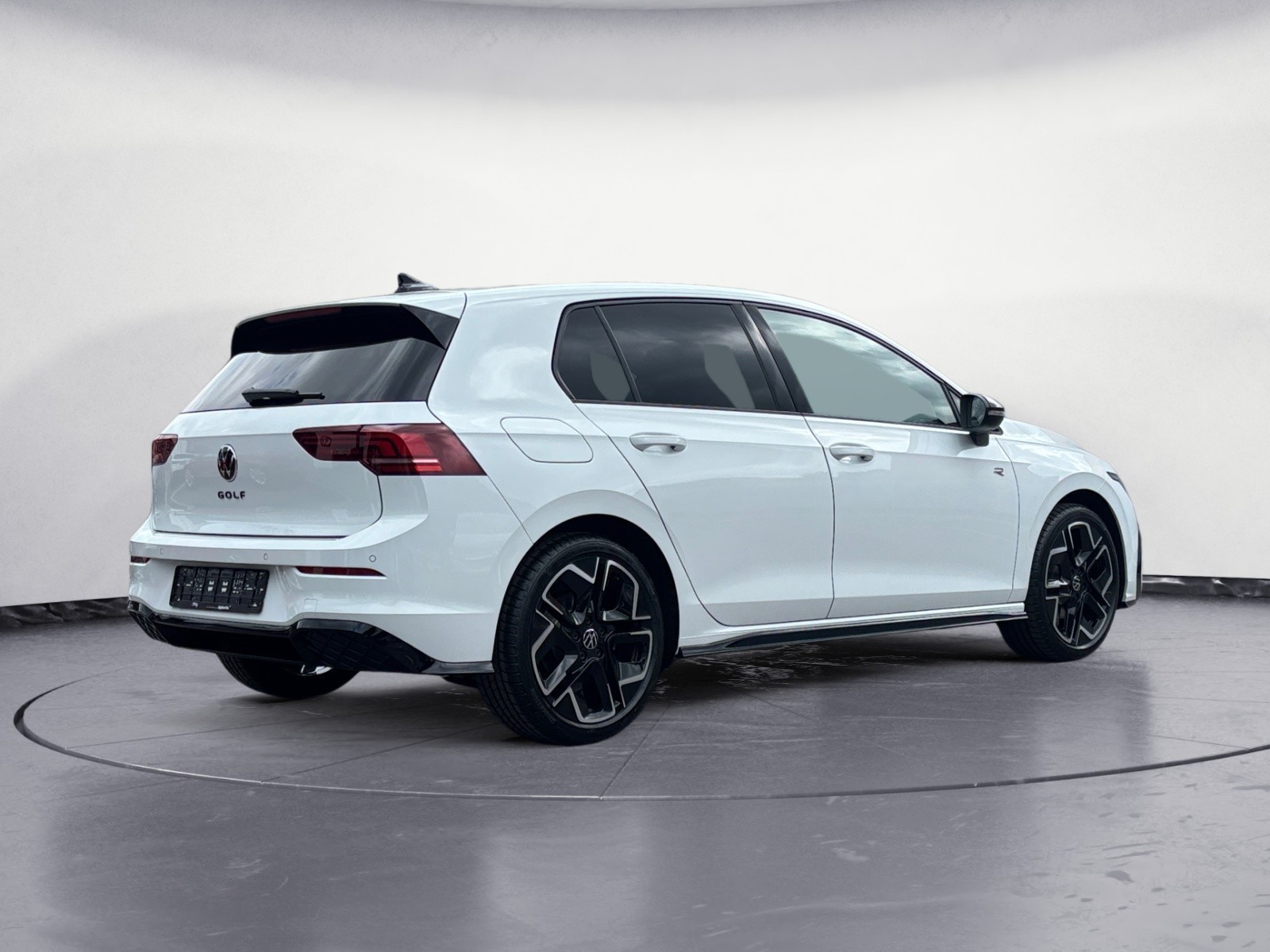 Volkswagen - Golf R-Line 1,5 l eTSI OPF  (150 P