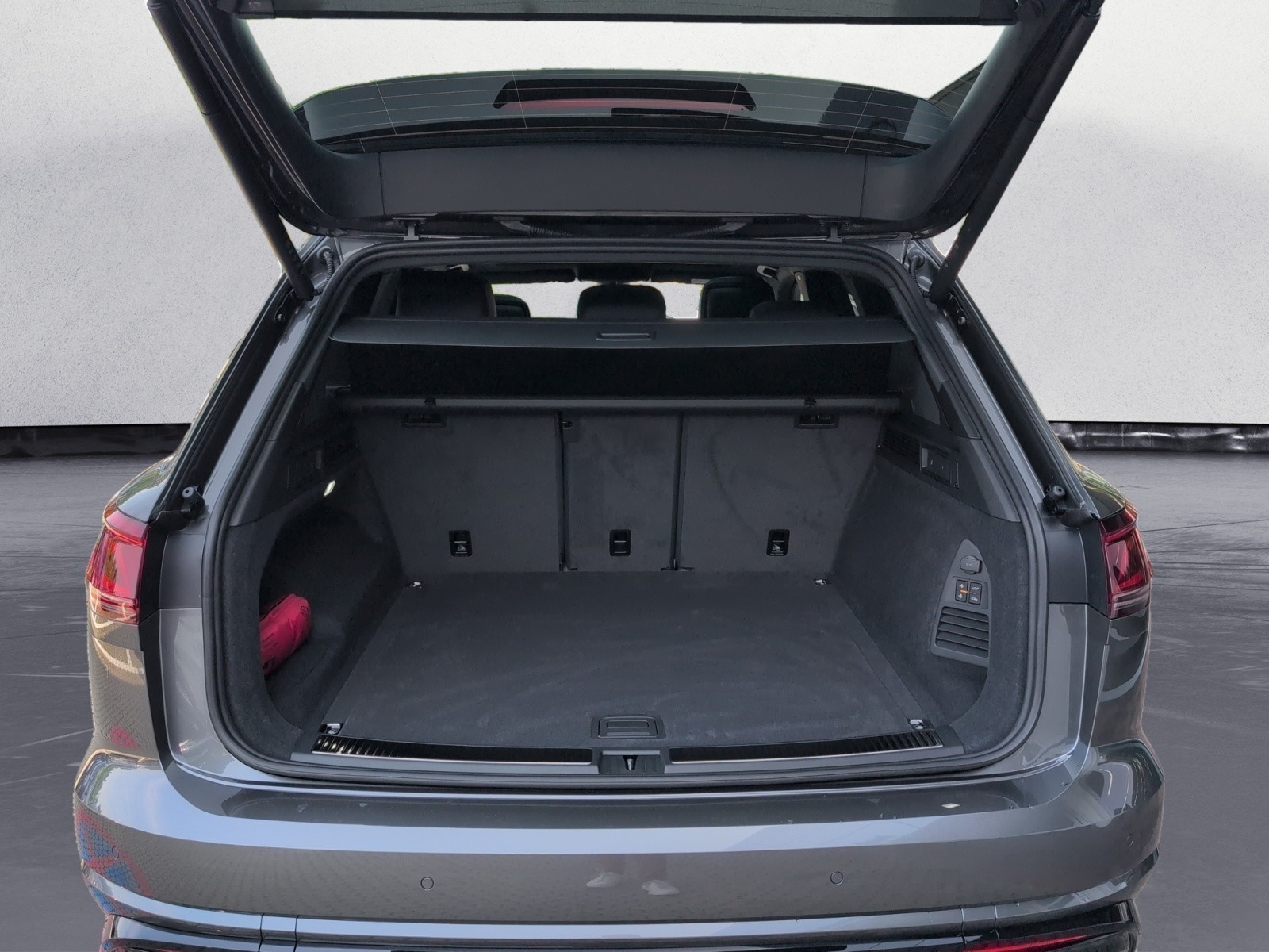 Volkswagen - Touareg R-Line 3,0 l V6 TDI SCR 4MOTION   8-Gang-Automatik (Tiptro nic)