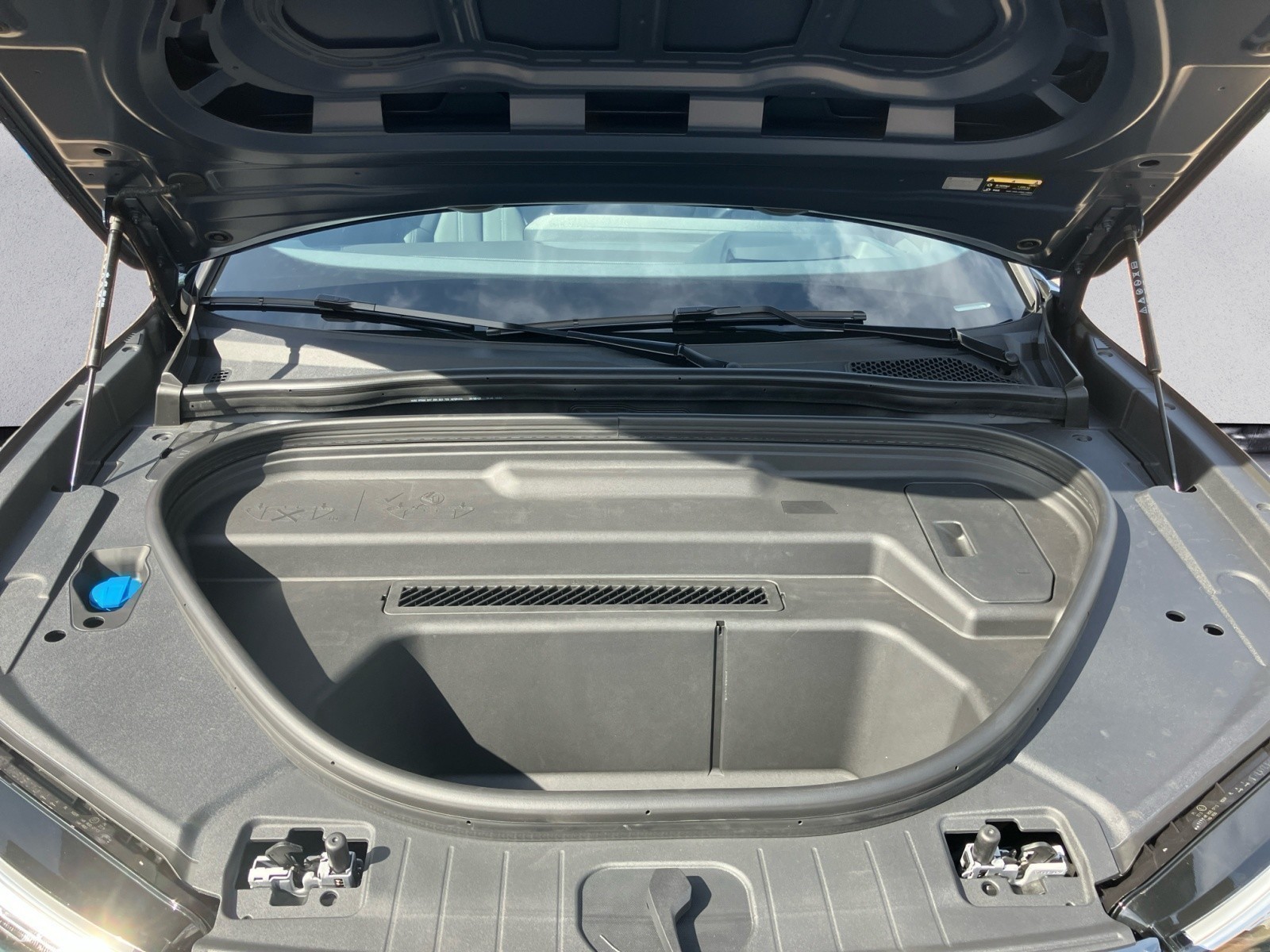 Audi - SQ6 Sportback e-tron